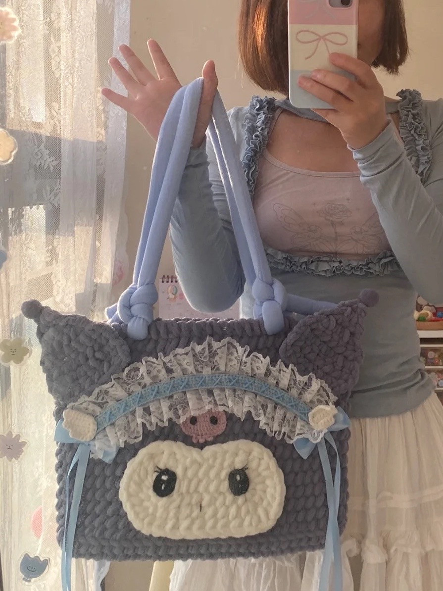 Chart móc túi Kuromi len nhung xám xanh