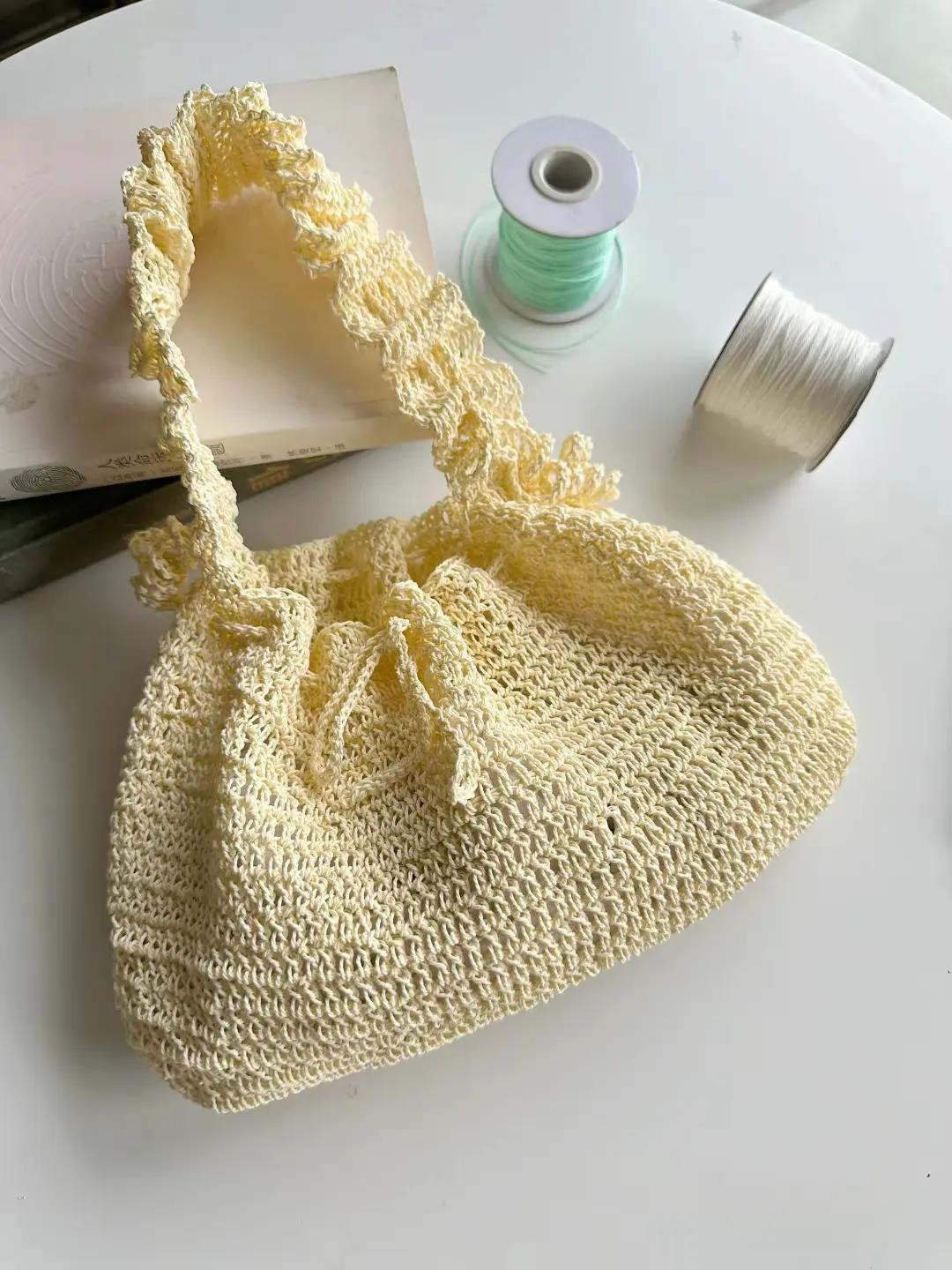 Chart móc túi len màu vàng kem sọc ruffle dùng sợi kakasa
