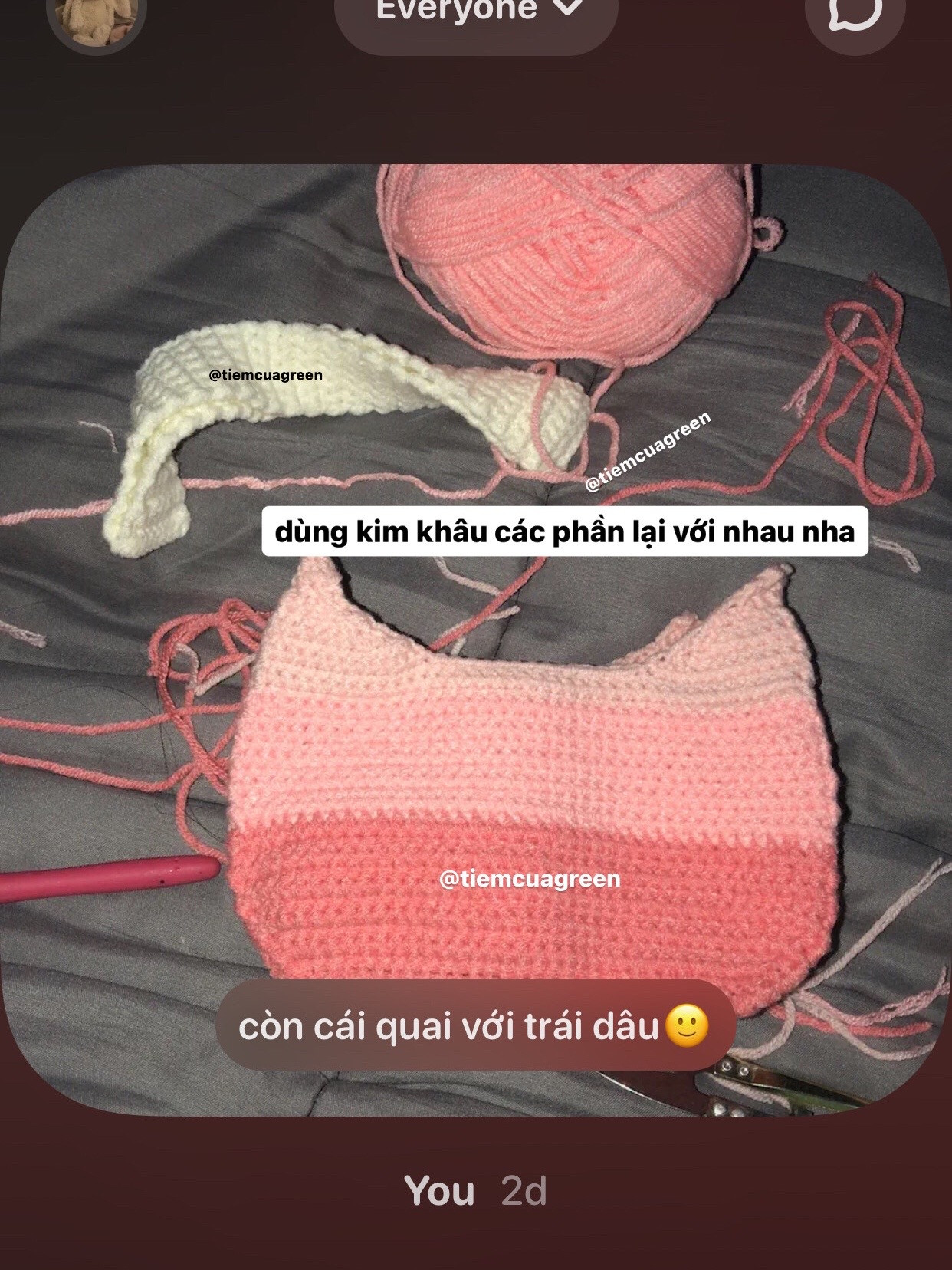 Chart móc túi xách dâu tây màu hồng gradient, len milk cotton, kim 3mm