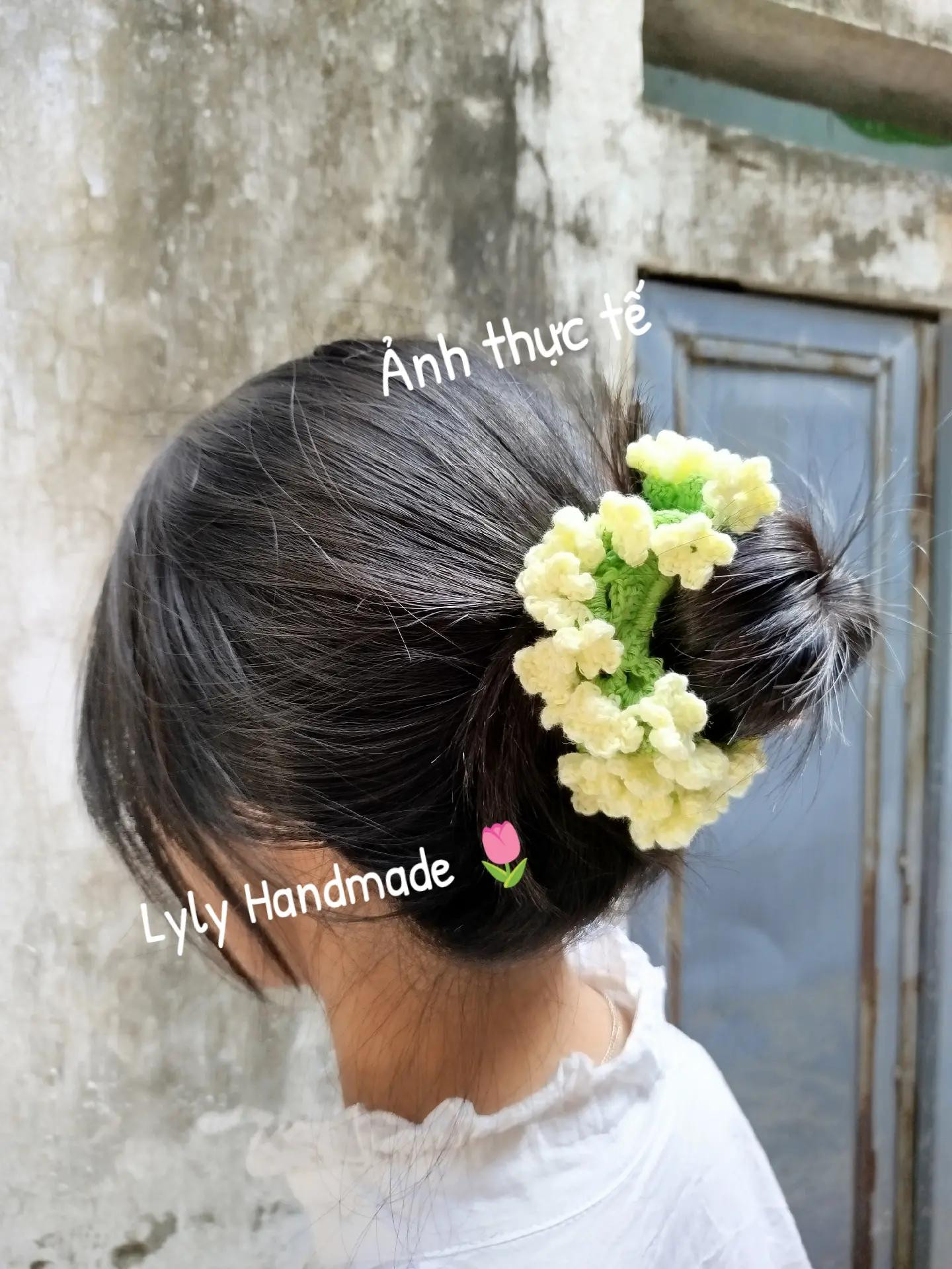 Chart scrunchies hoa nhỏ màu xanh vàng