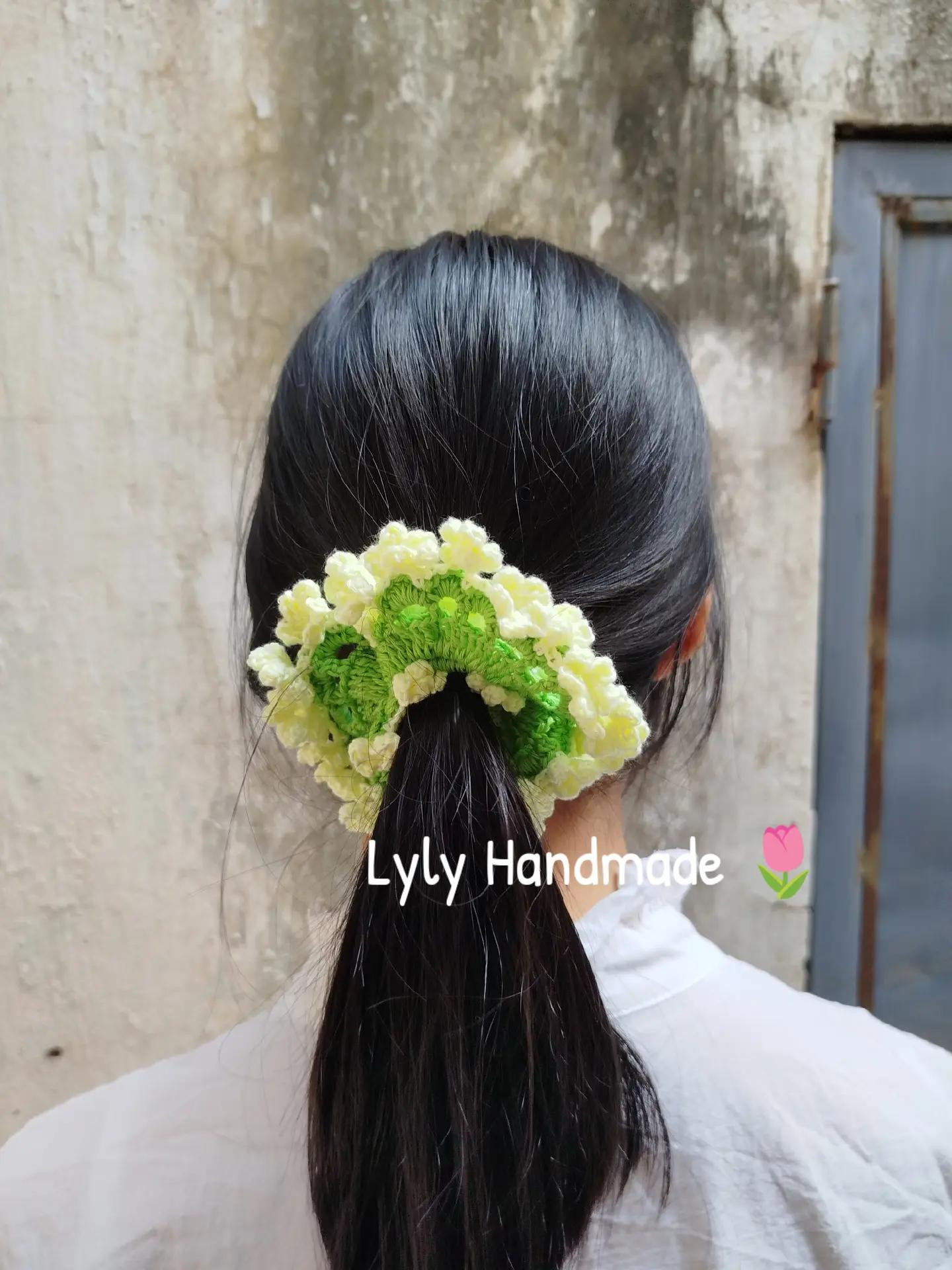 Chart scrunchies hoa nhỏ màu xanh vàng