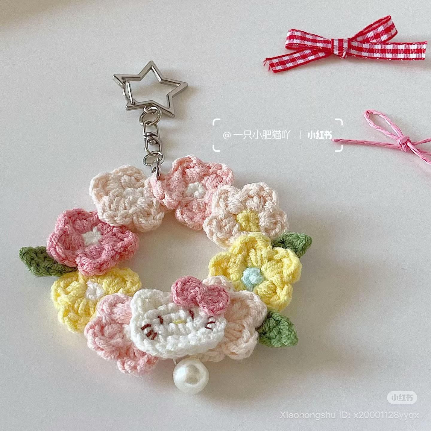 Chart vòng hoa Hello Kitty móc len pastel