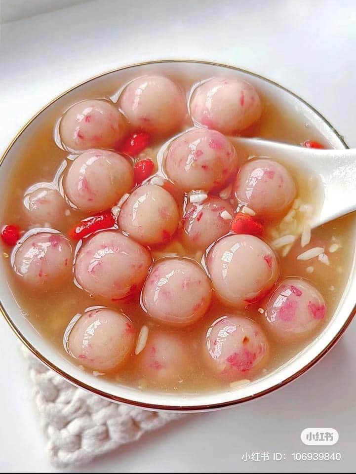 Chè mochi hoa hồng kì tử: Cách làm món tráng miệng từ bột khoai mì, cơm rượu và đường nâu