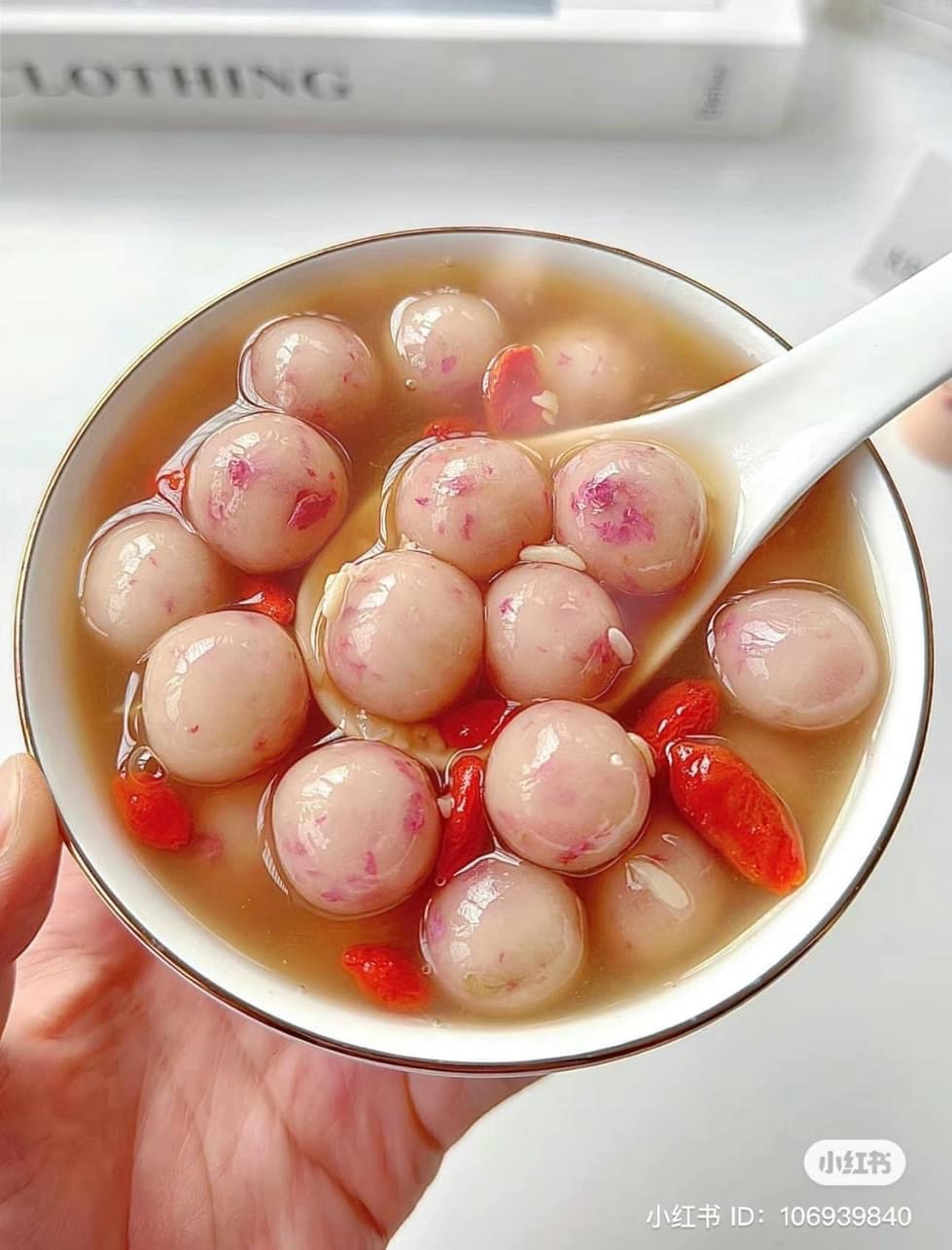 Chè mochi hoa hồng kì tử: Cách làm món tráng miệng từ bột khoai mì, cơm rượu và đường nâu