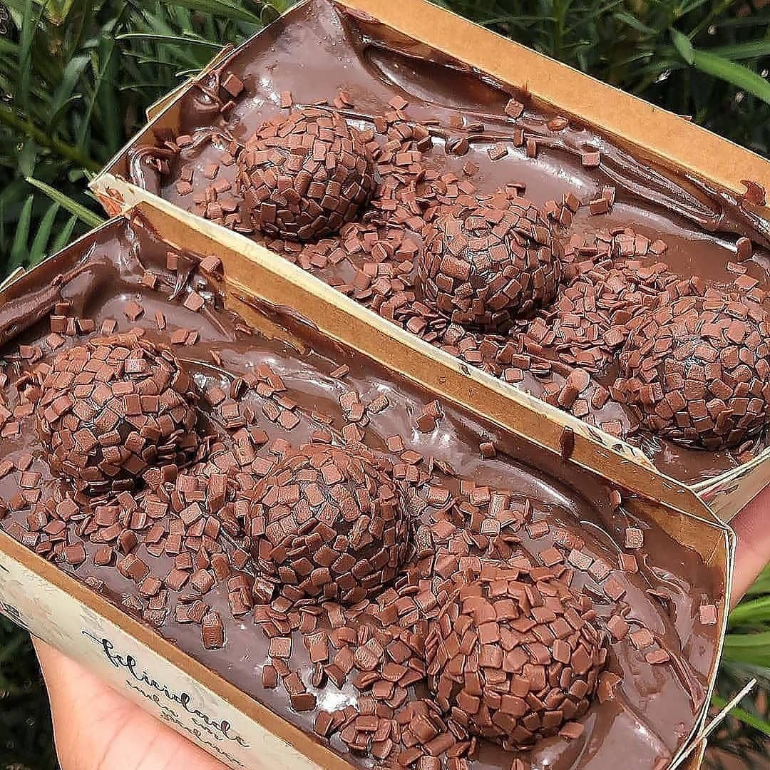 Chocolate Truffles with Chopped Chocolate Topping