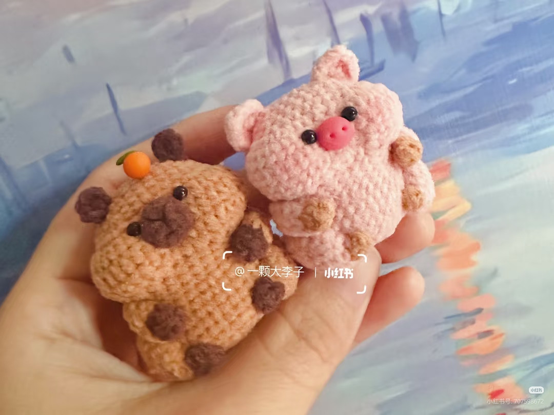 Chubby Family Crochet Pattern: Capybara and Pig Amigurumi Chart
