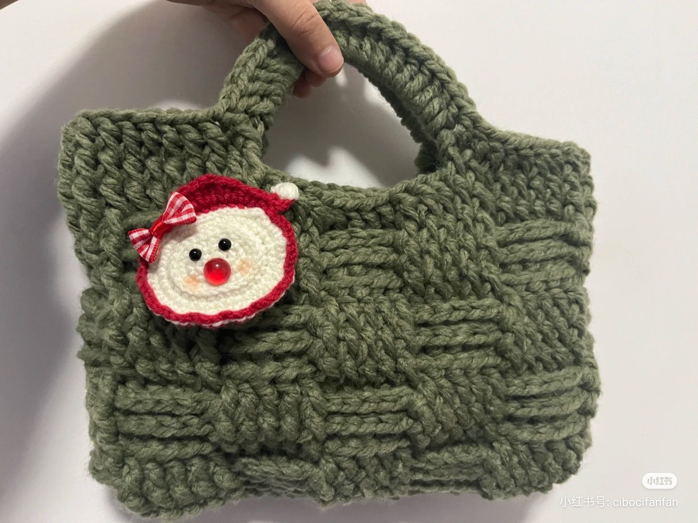 Chunky Green Crochet Bag Pattern with Santa Ornament Tutorial