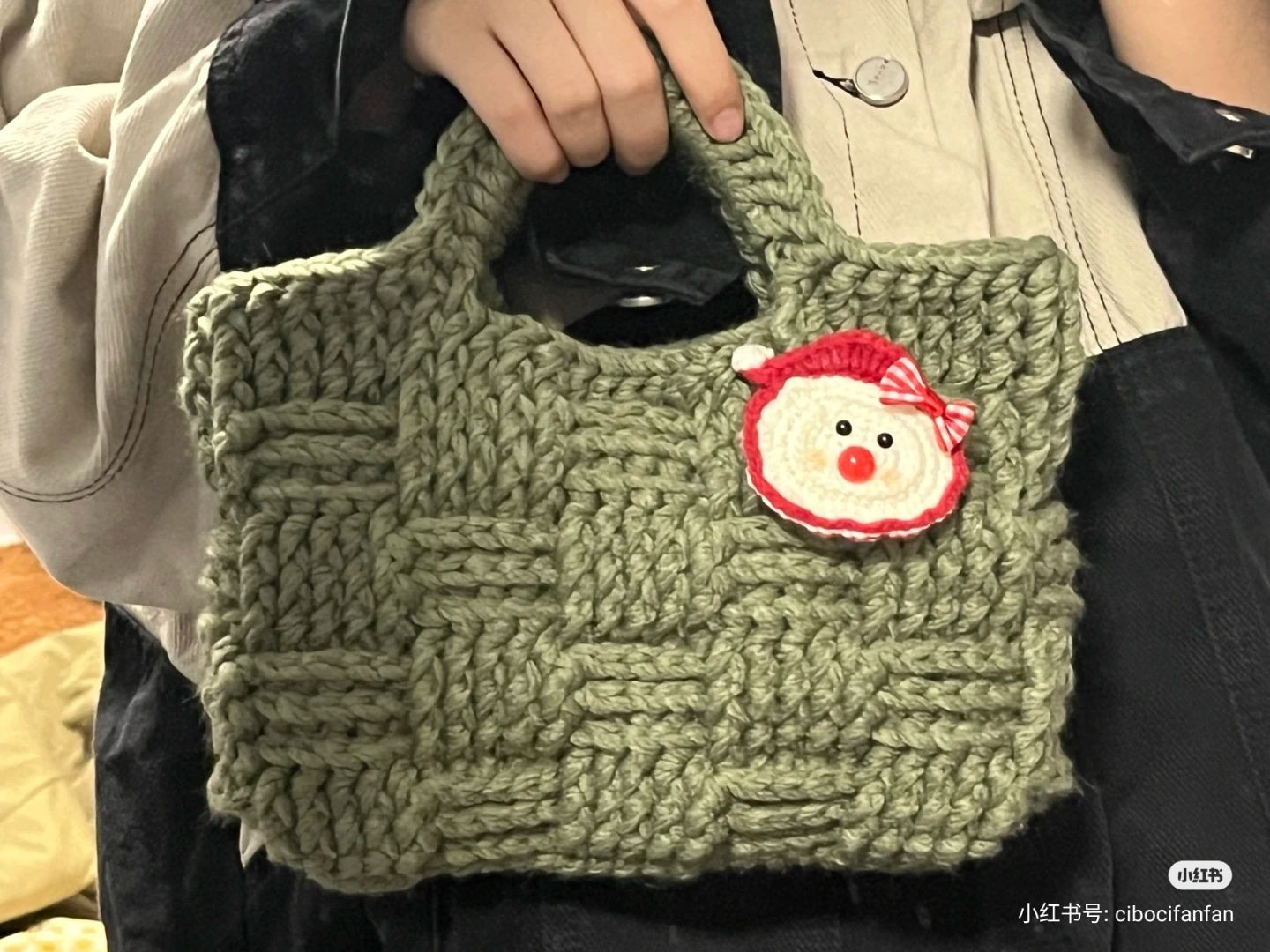 Chunky Green Crochet Bag Pattern with Santa Ornament Tutorial