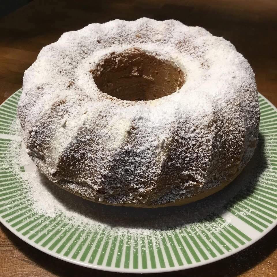 Ciambella Morbidissima: Soft Lemon Bundt Cake with Powdered Sugar