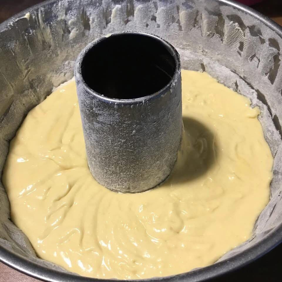 Ciambella Morbidissima: Soft Lemon Bundt Cake with Powdered Sugar