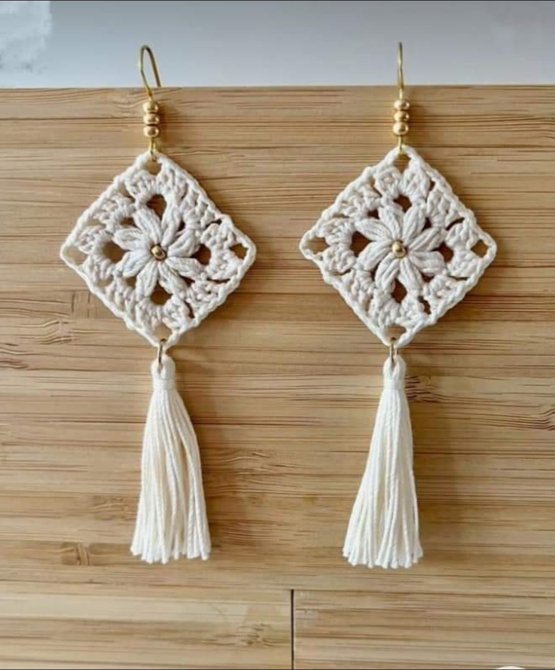 Collection de motifs et schémas pour boucles d'oreilles au crochet : fleurs, éventails et cœurs