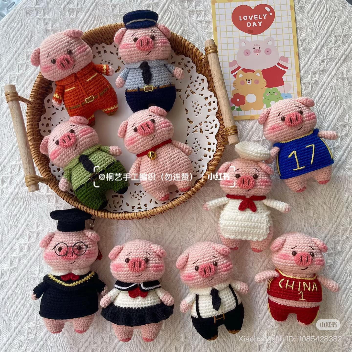 Collection of Cute Crochet Pig Amigurumi Dolls with Patterns
