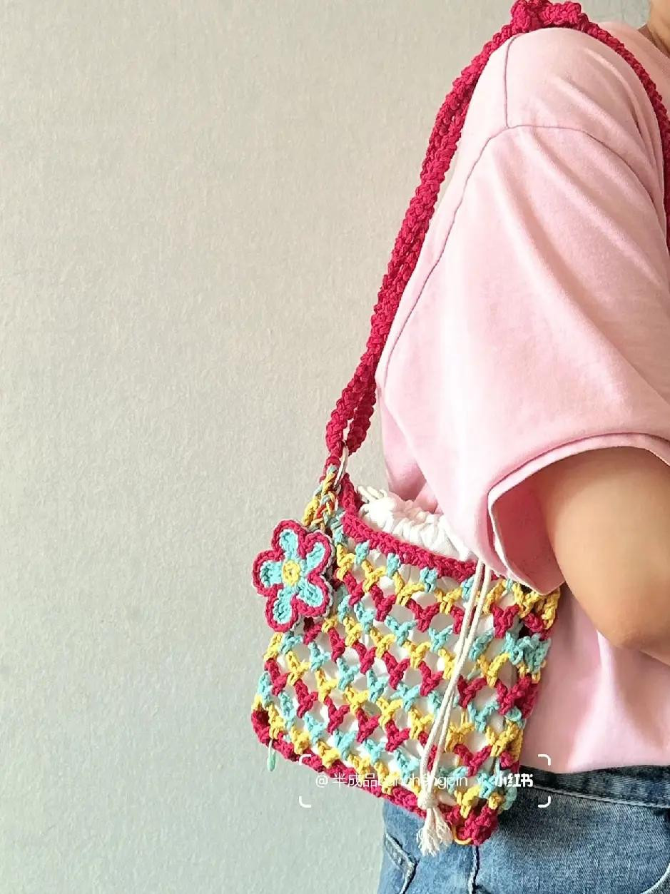 Colorful Crochet Bag Pattern Chart with Flower Detail and Adjustable Strap