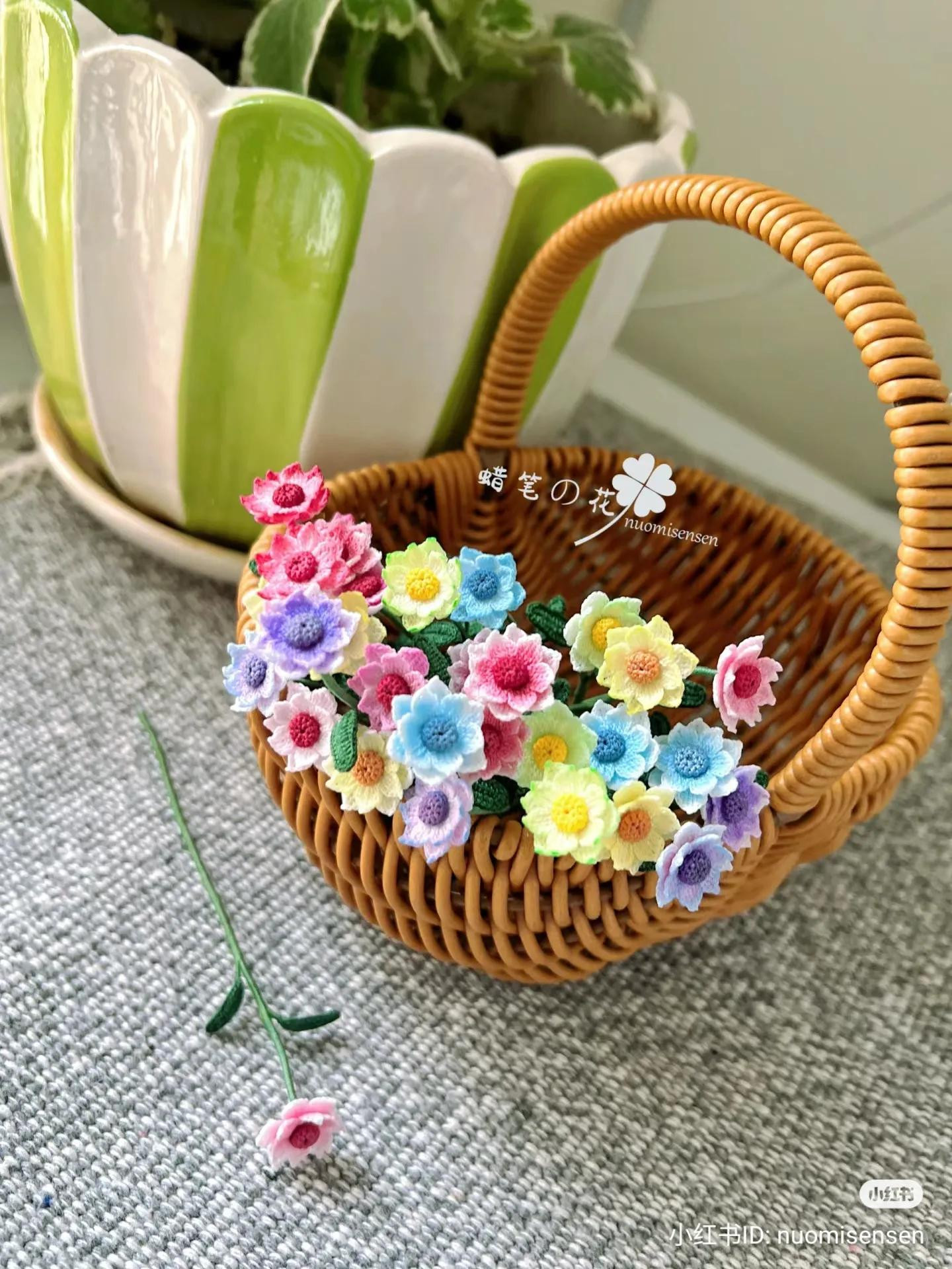 Colorful Crochet Flower Bouquet Pattern and Finished Product Display