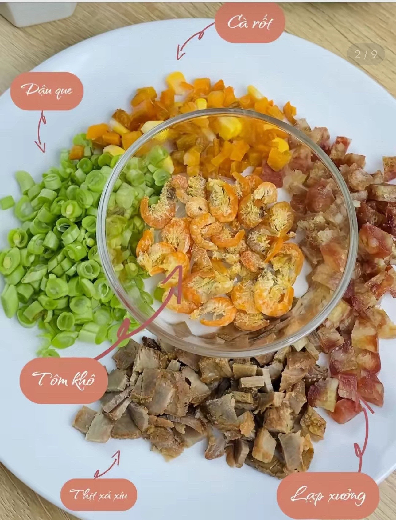 Cơm chiên Dương Châu: Hướng dẫn nấu món cơm vàng giòn với thịt xá xíu, lạp xưởng và tôm khô