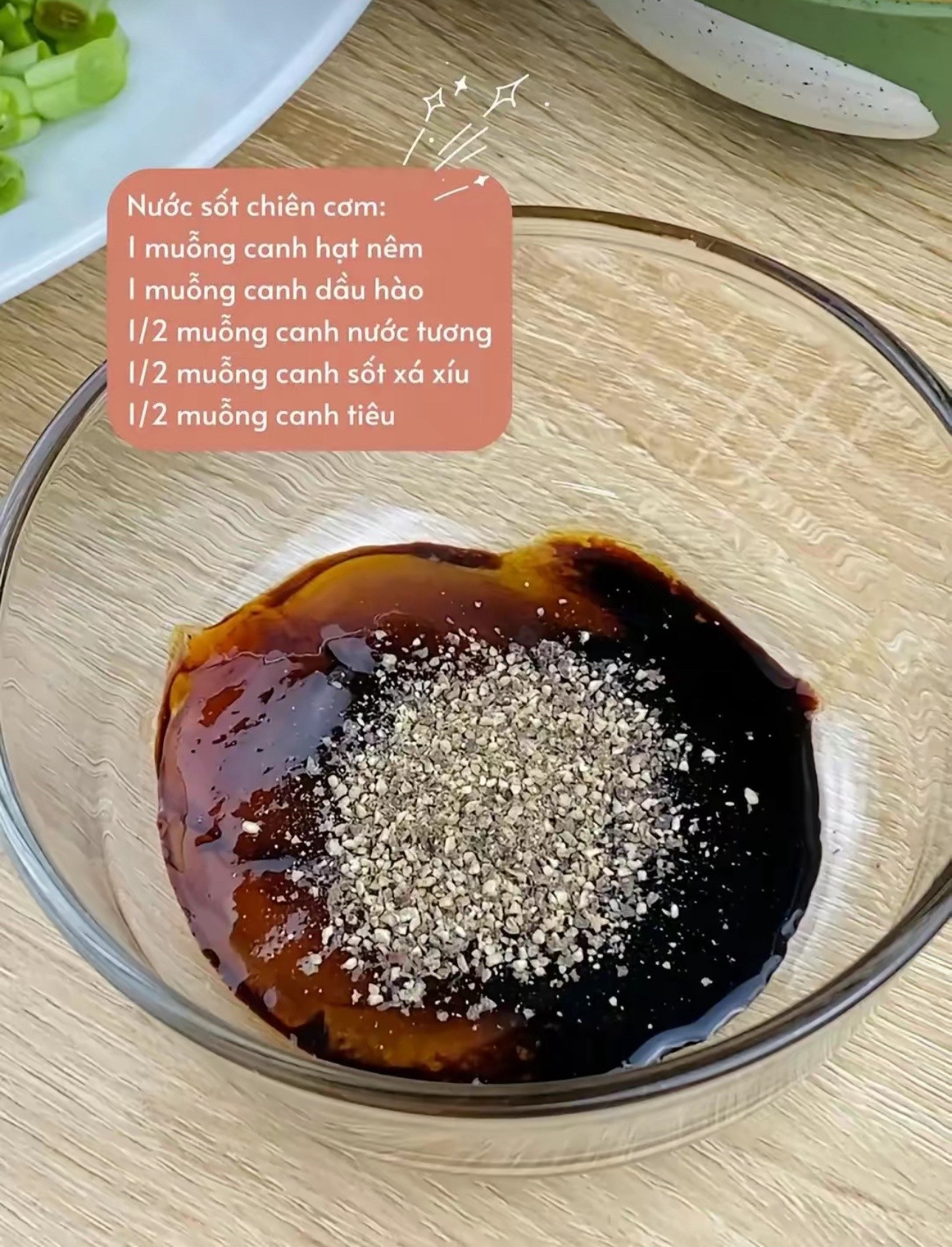 Cơm chiên Dương Châu: Hướng dẫn nấu món cơm vàng giòn với thịt xá xíu, lạp xưởng và tôm khô