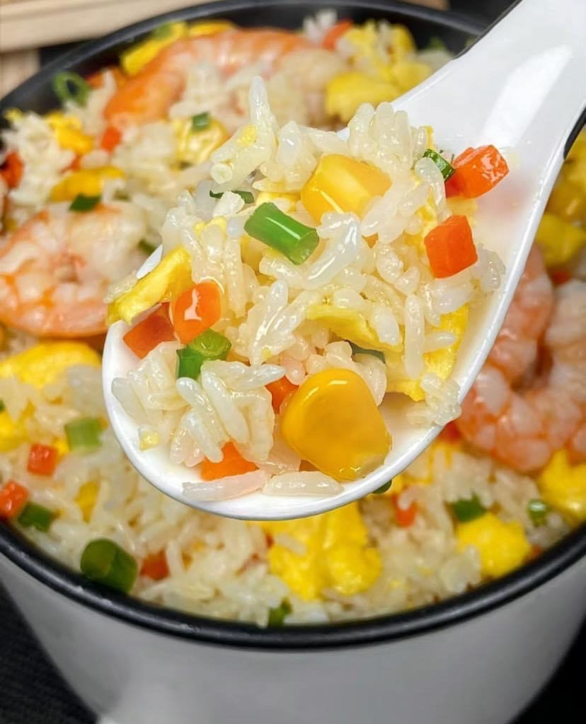 Cơm chiên tôm trứng ngô cà rốt