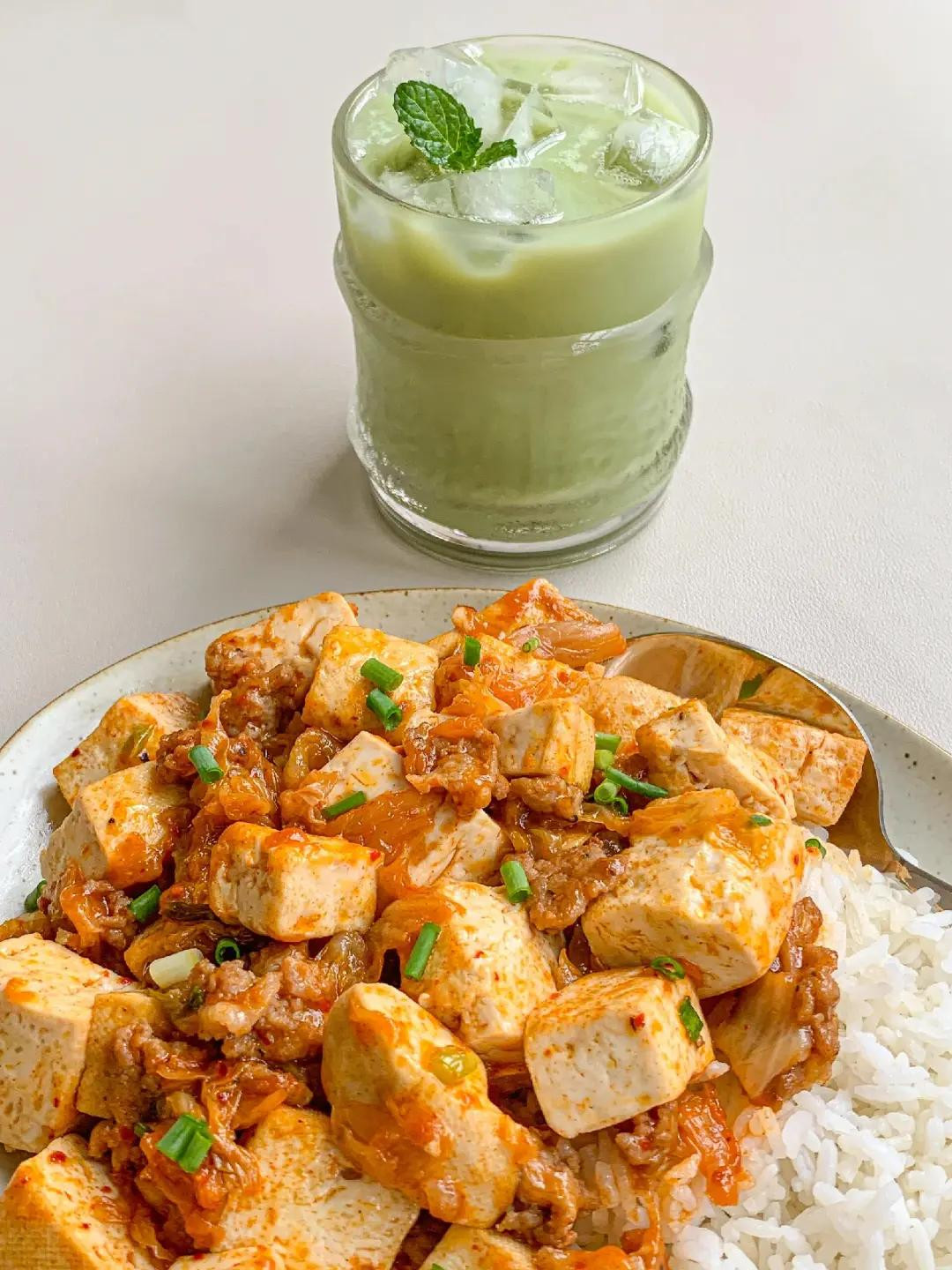 Cơm đậu hũ kim chi thịt băm sốt cay đậm đà