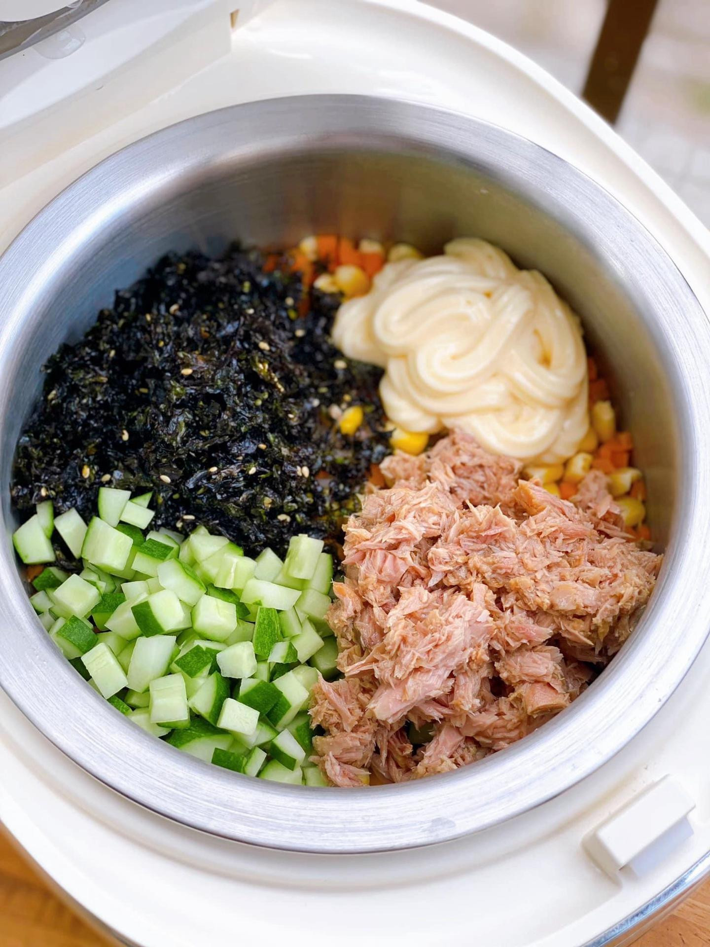 Cơm nắm cá ngừ sốt mayonnaise