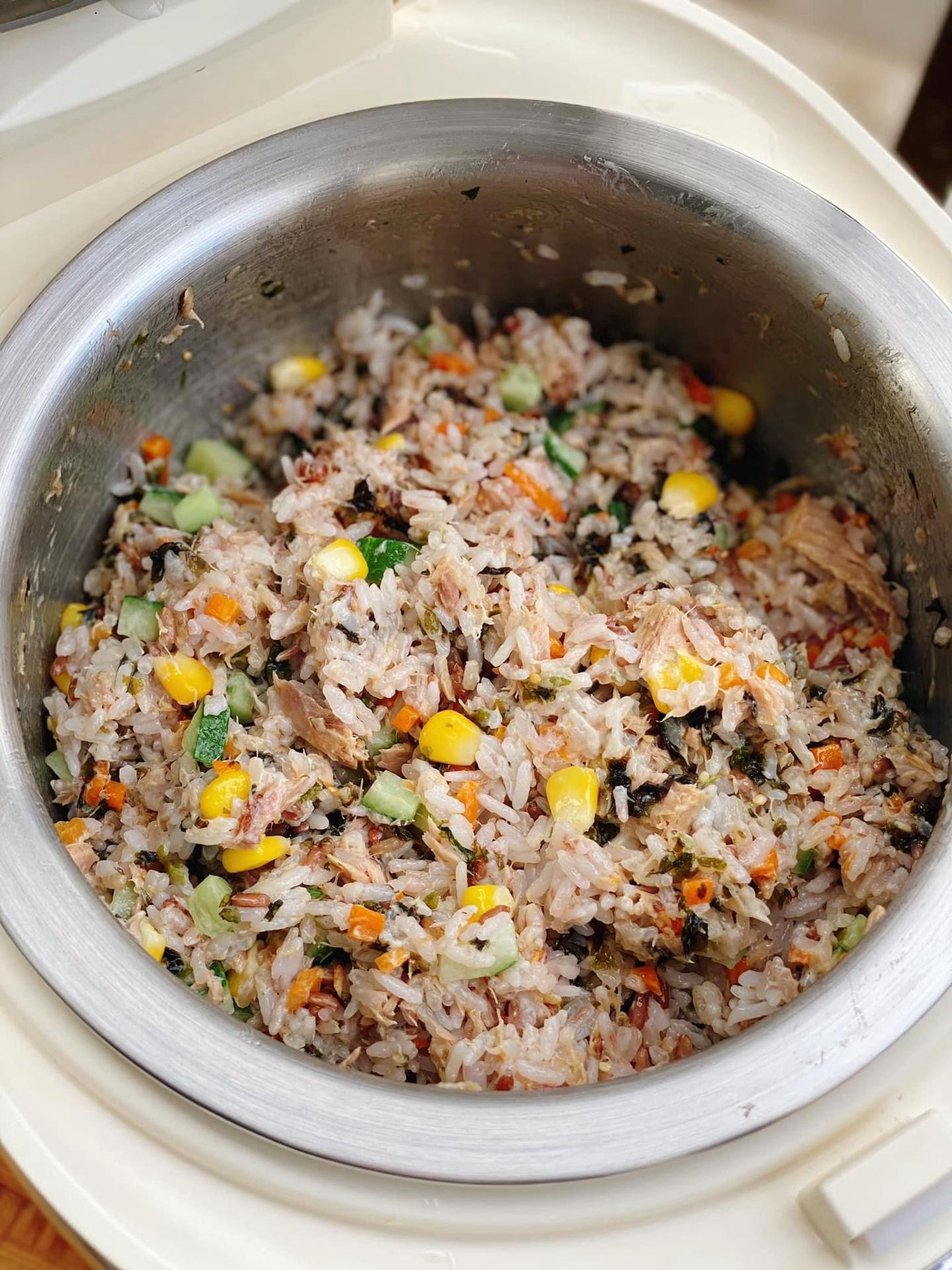 Cơm nắm cá ngừ sốt mayonnaise