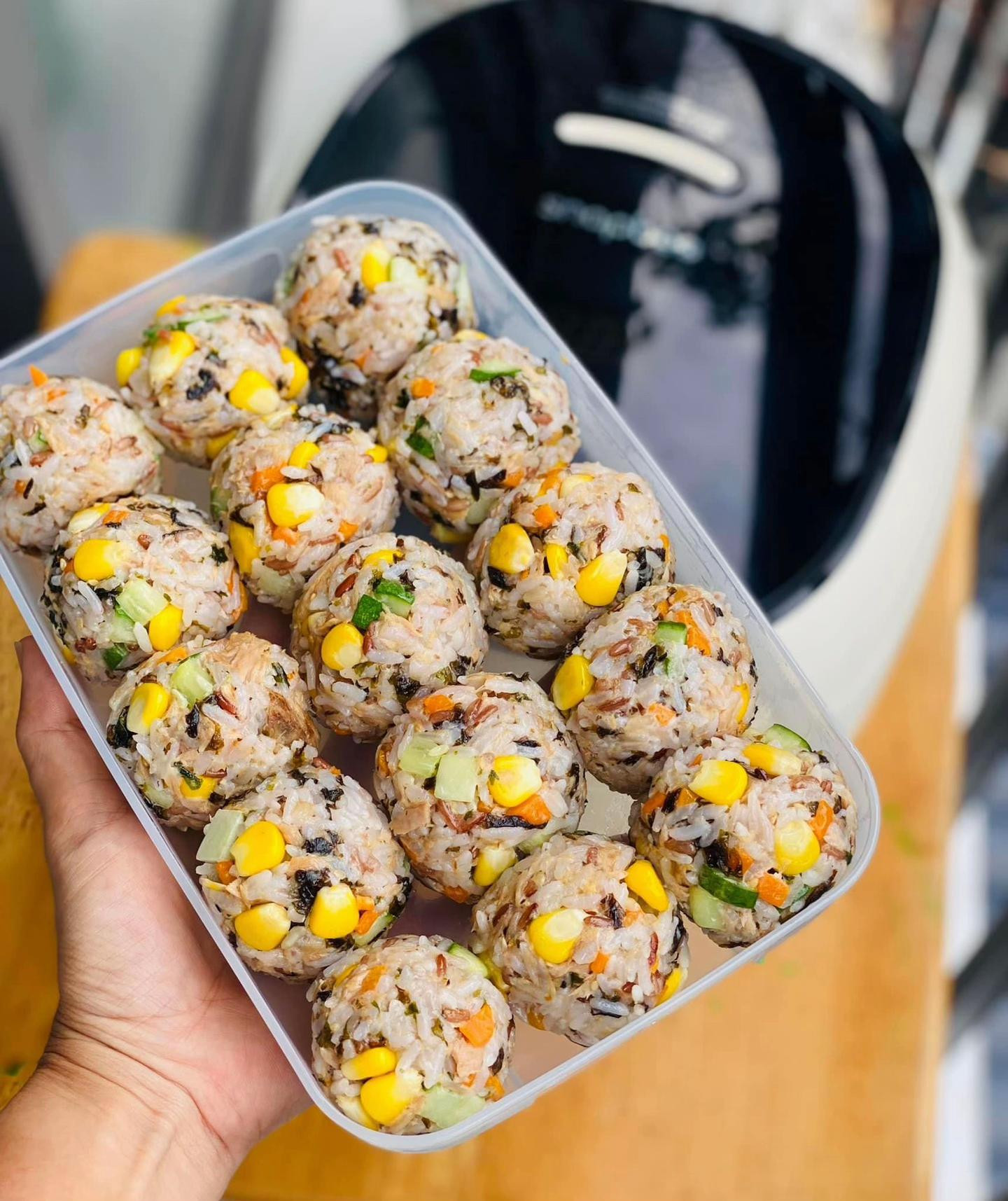 Cơm nắm cá ngừ sốt mayonnaise