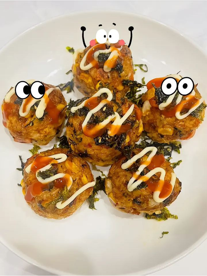 Cơm Nấm Kim Chi Vetula: Công Thức Làm Cơm Nướng Hình Viên Với Bơ Tan Giữa Lòng