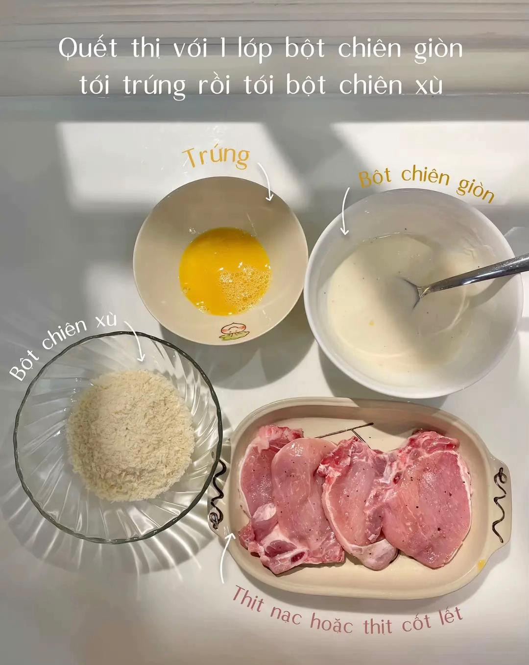 Cơm nhà ngon: Cốt lết chiên xù giòn rụm và canh hẹ đậu hũ thịt bằm