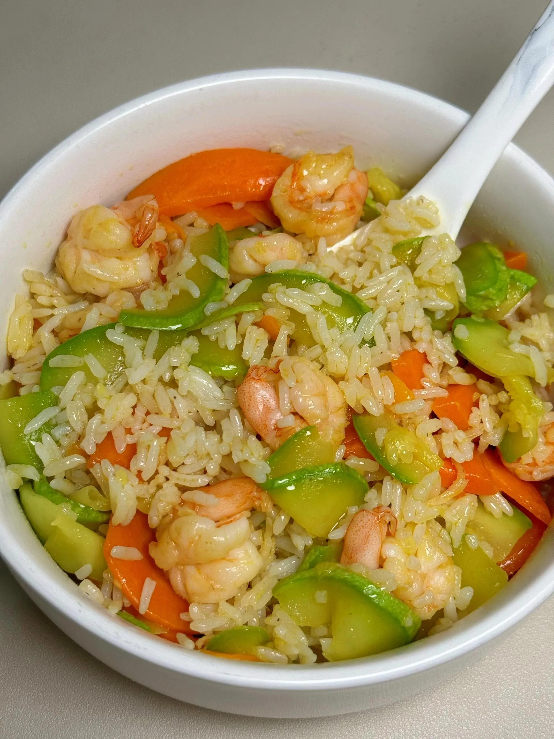 Cơm rang tôm bí ngòi cà rốt