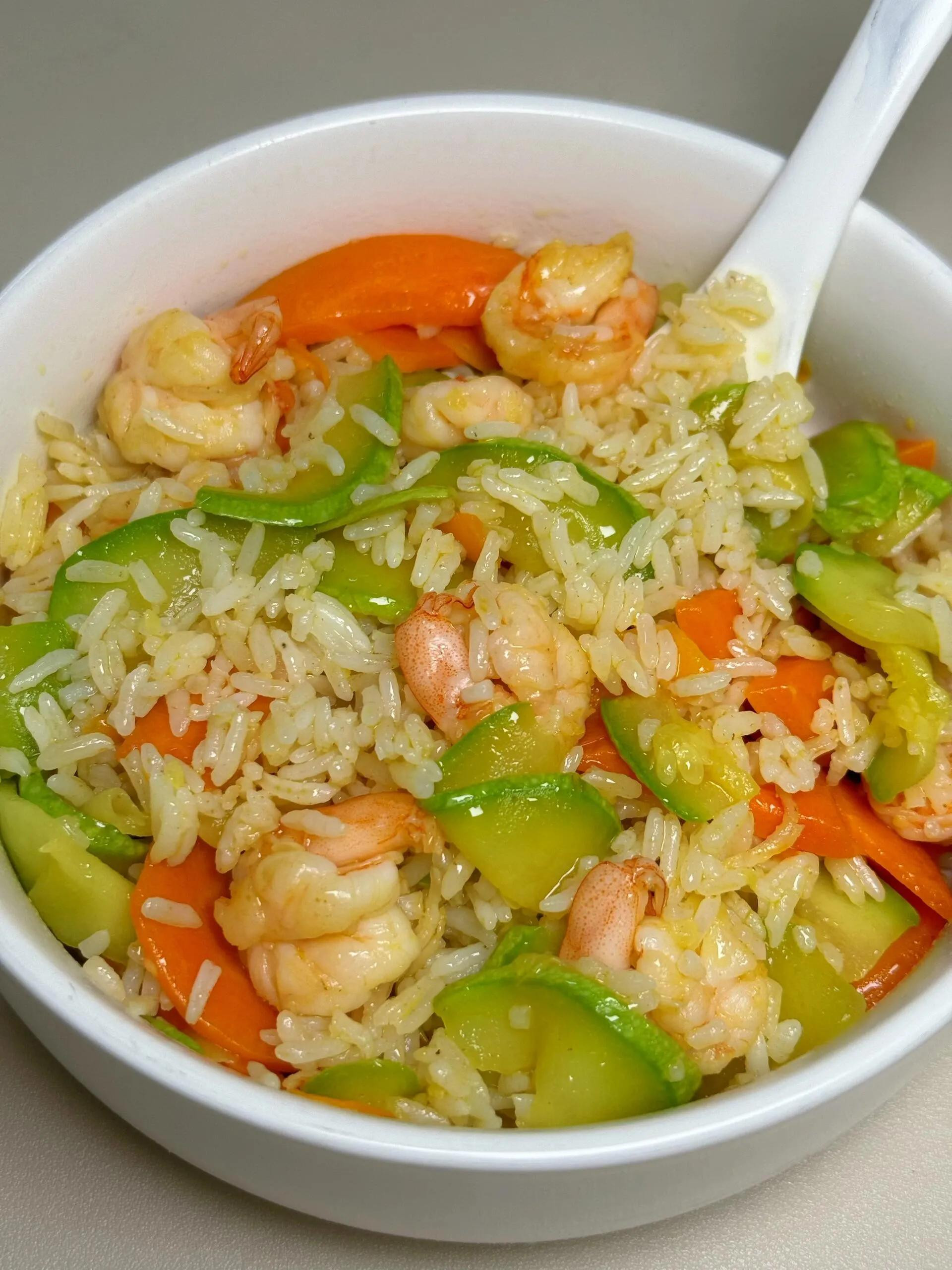 Cơm rang tôm bí ngòi cà rốt