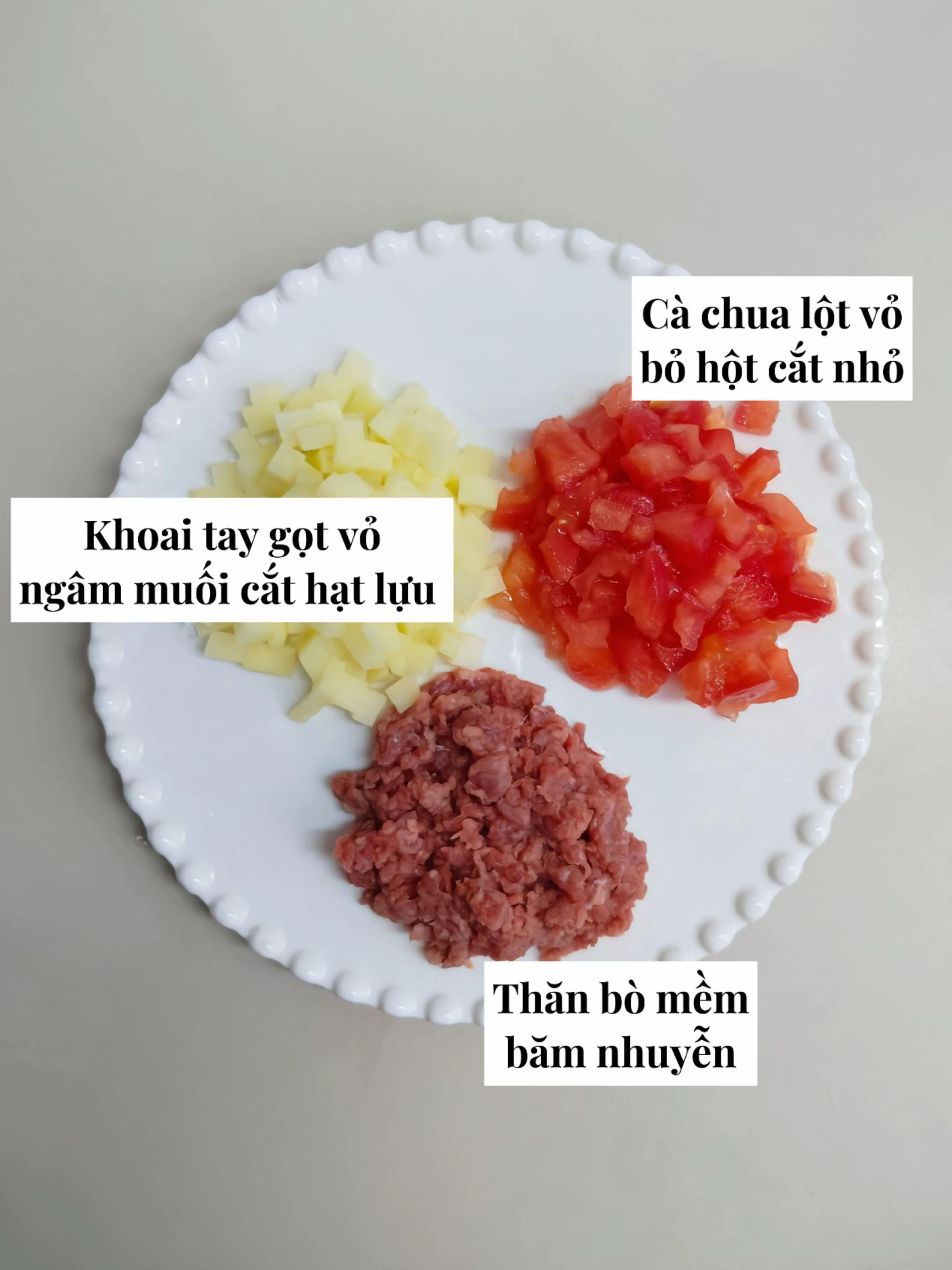 Cơm trộn thịt bò khoai tây cho bé ăn dặm 10 tháng