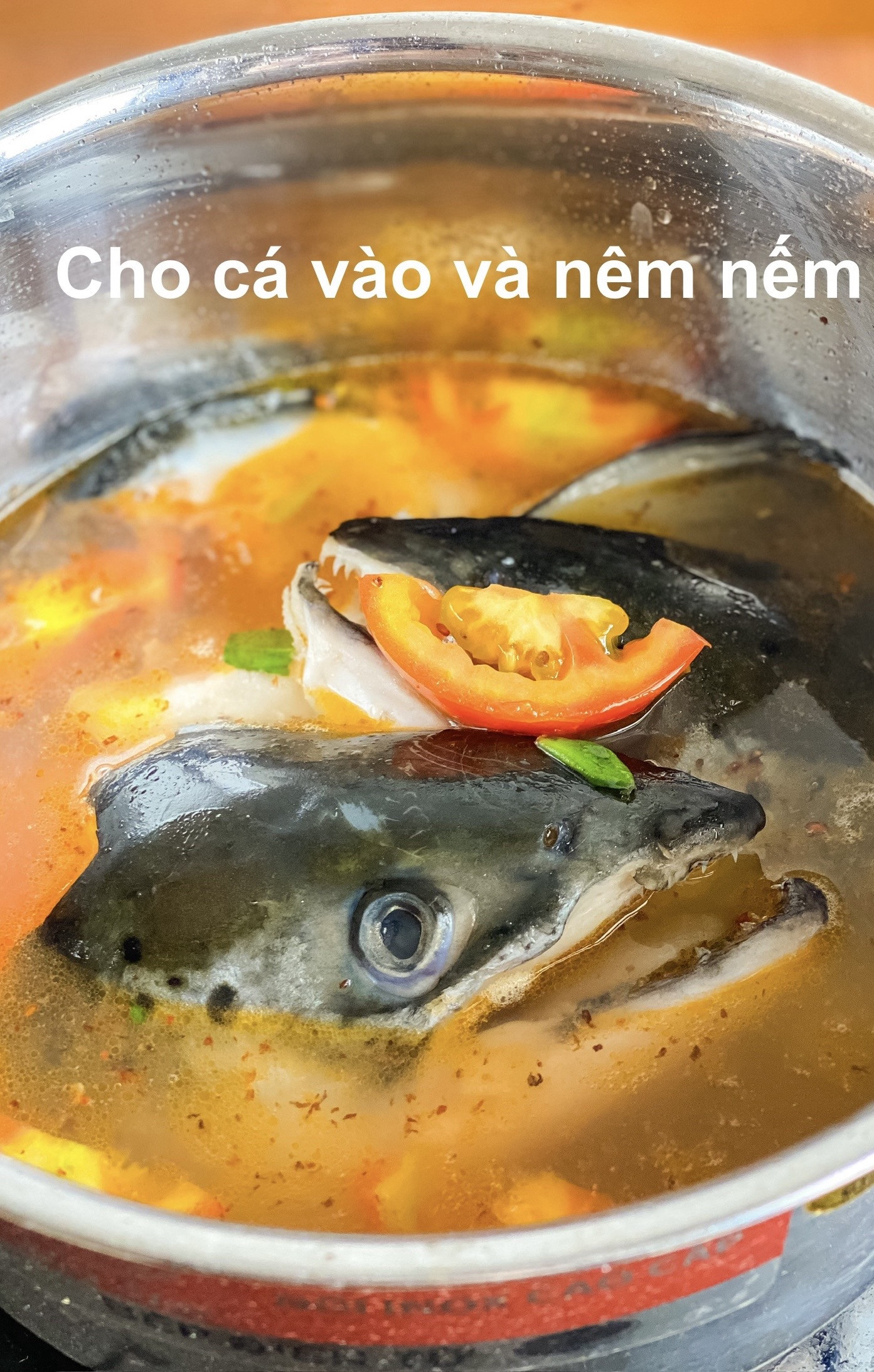 Cơm trưa chỉ với 30p: Cá kho tộ và canh cá chua ngọt