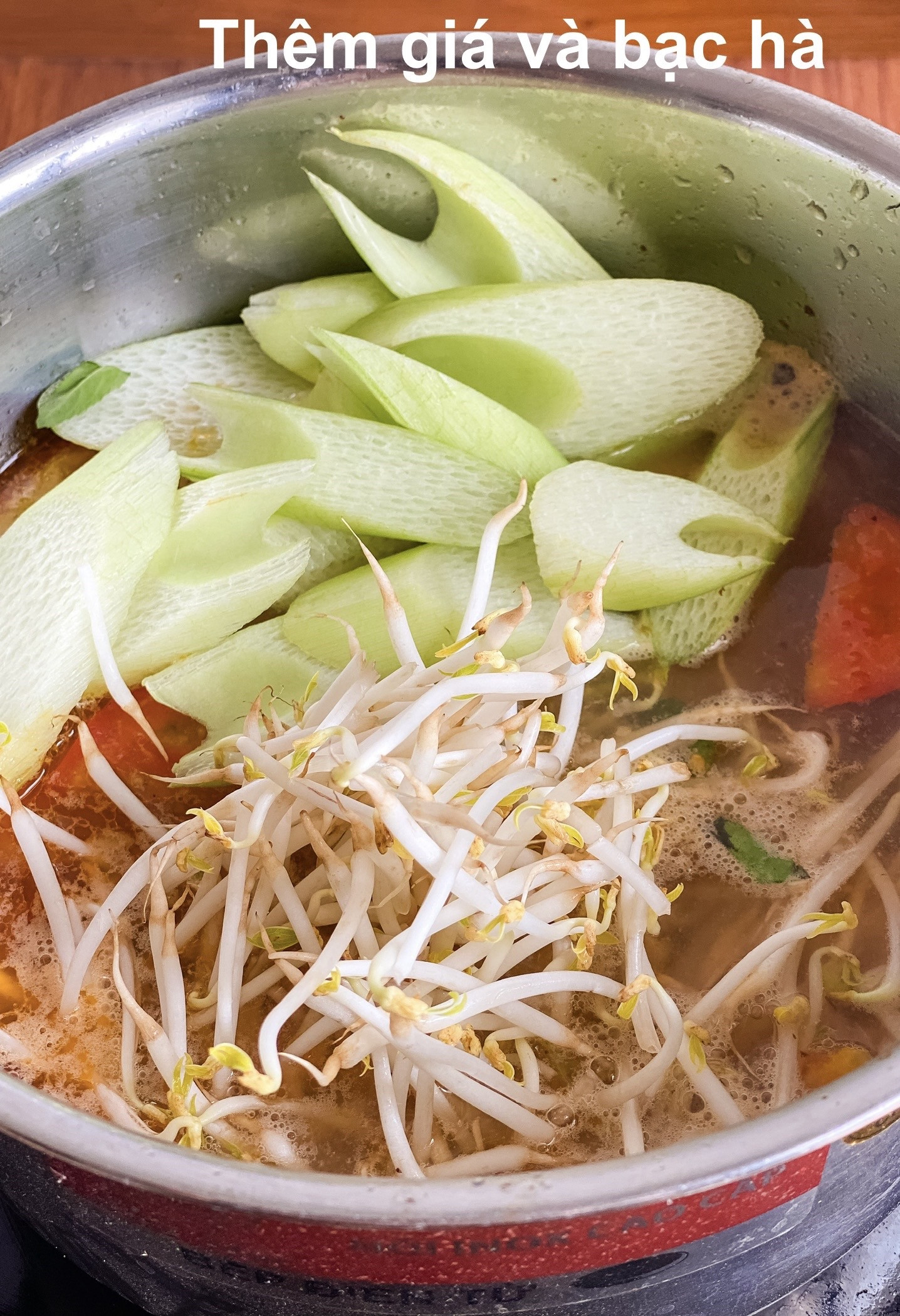 Cơm trưa chỉ với 30p: Cá kho tộ và canh cá chua ngọt