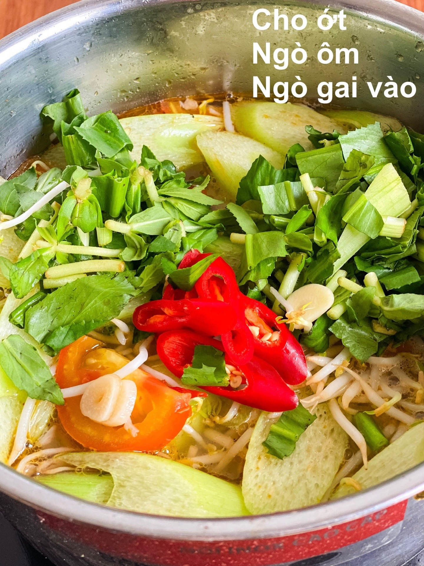 Cơm trưa chỉ với 30p: Cá kho tộ và canh cá chua ngọt