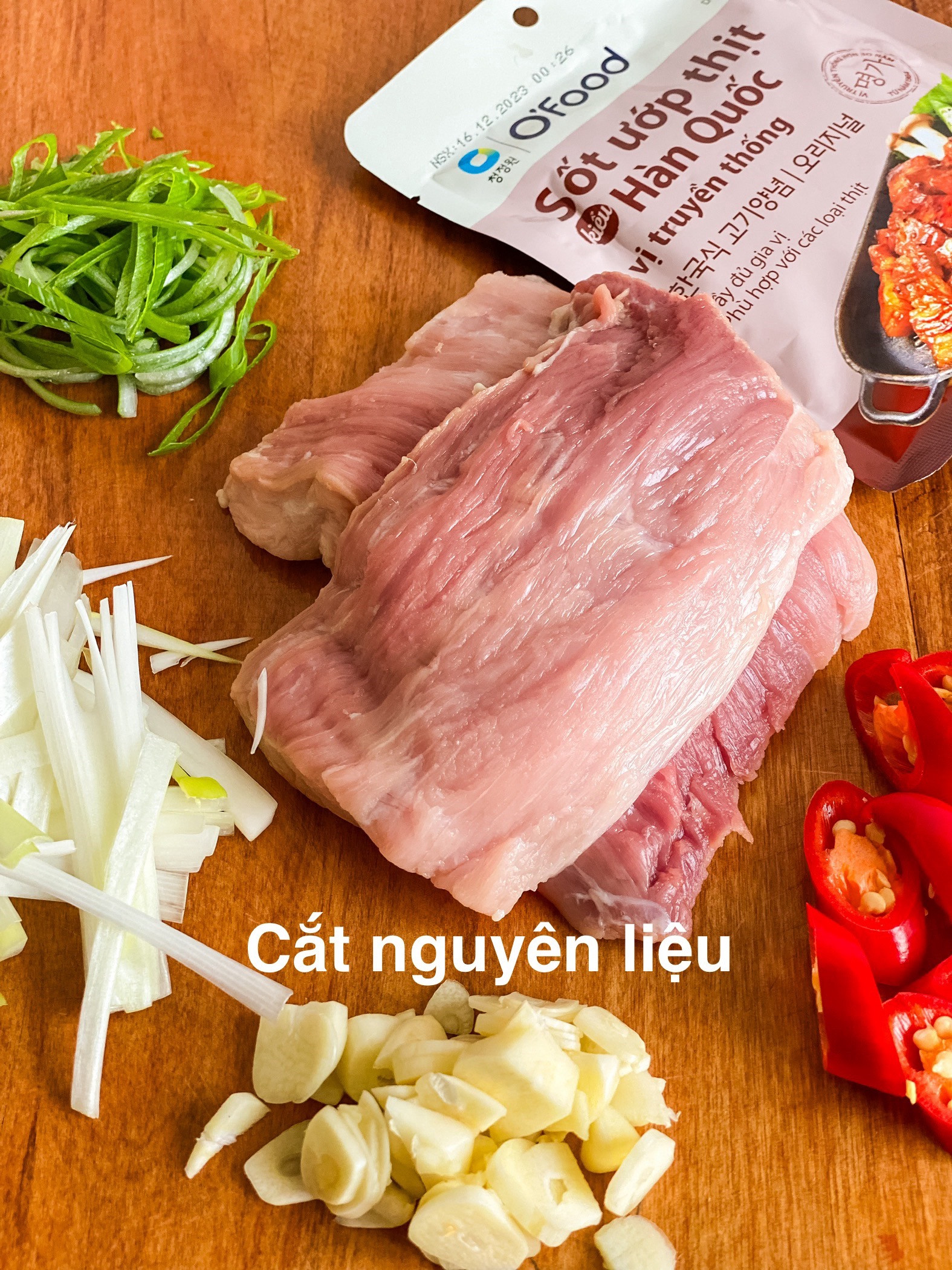 Cơm trưa chỉ với 30p: Thịt heo ướp sốt Hàn Quốc và canh cá chua ngọt