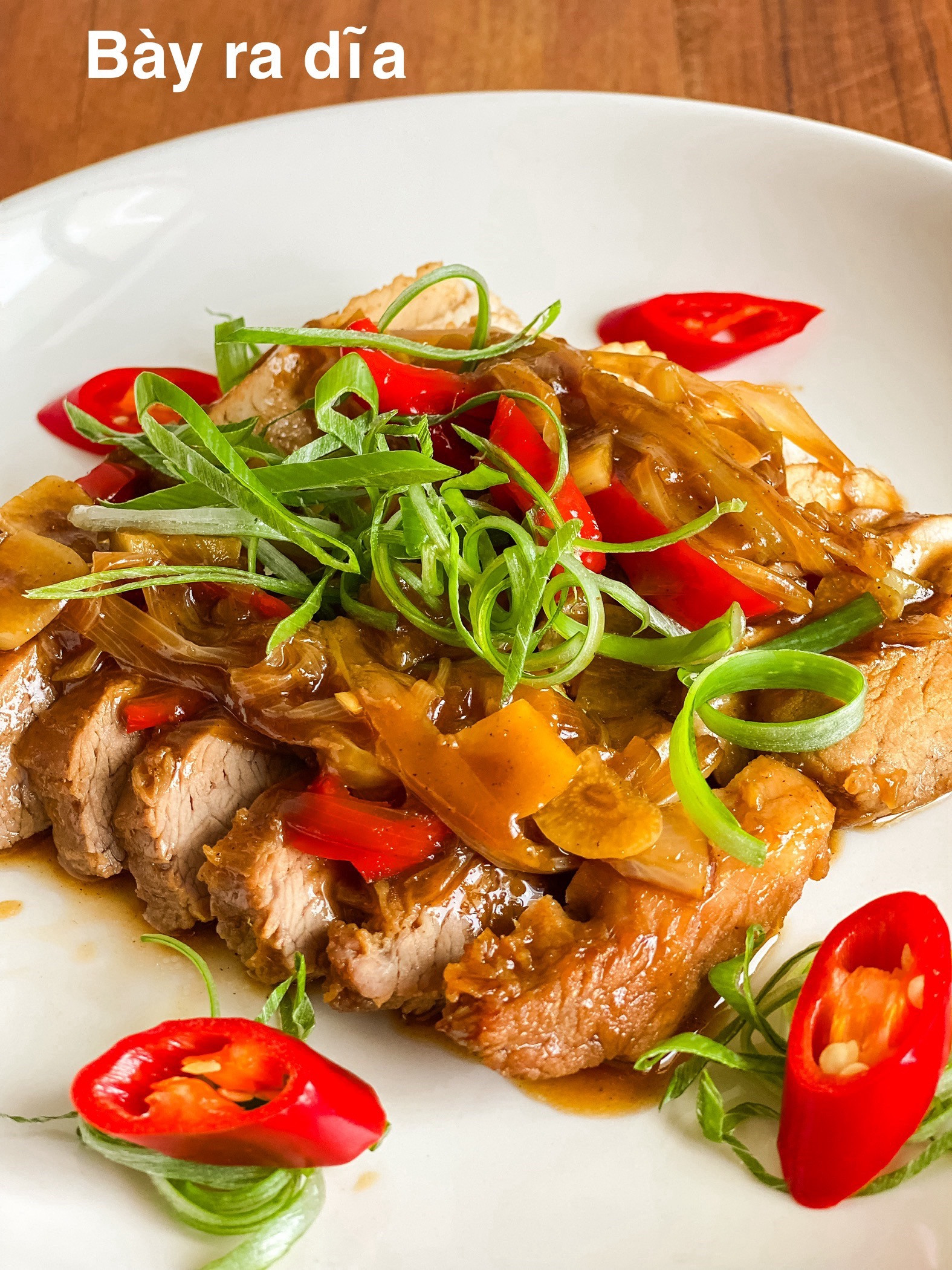 Cơm trưa chỉ với 30p: Thịt heo ướp sốt Hàn Quốc và canh cá chua ngọt