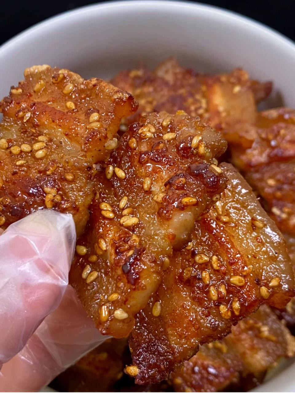 Công thức Ba chỉ nướng giòn rụm với mật ong, tương ớt và hạt mè