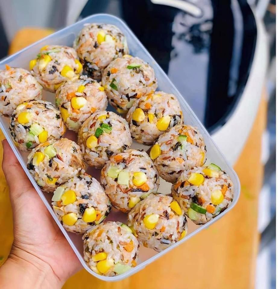 Công thức cơm nắm cá ngừ giòn ngon và dễ làm