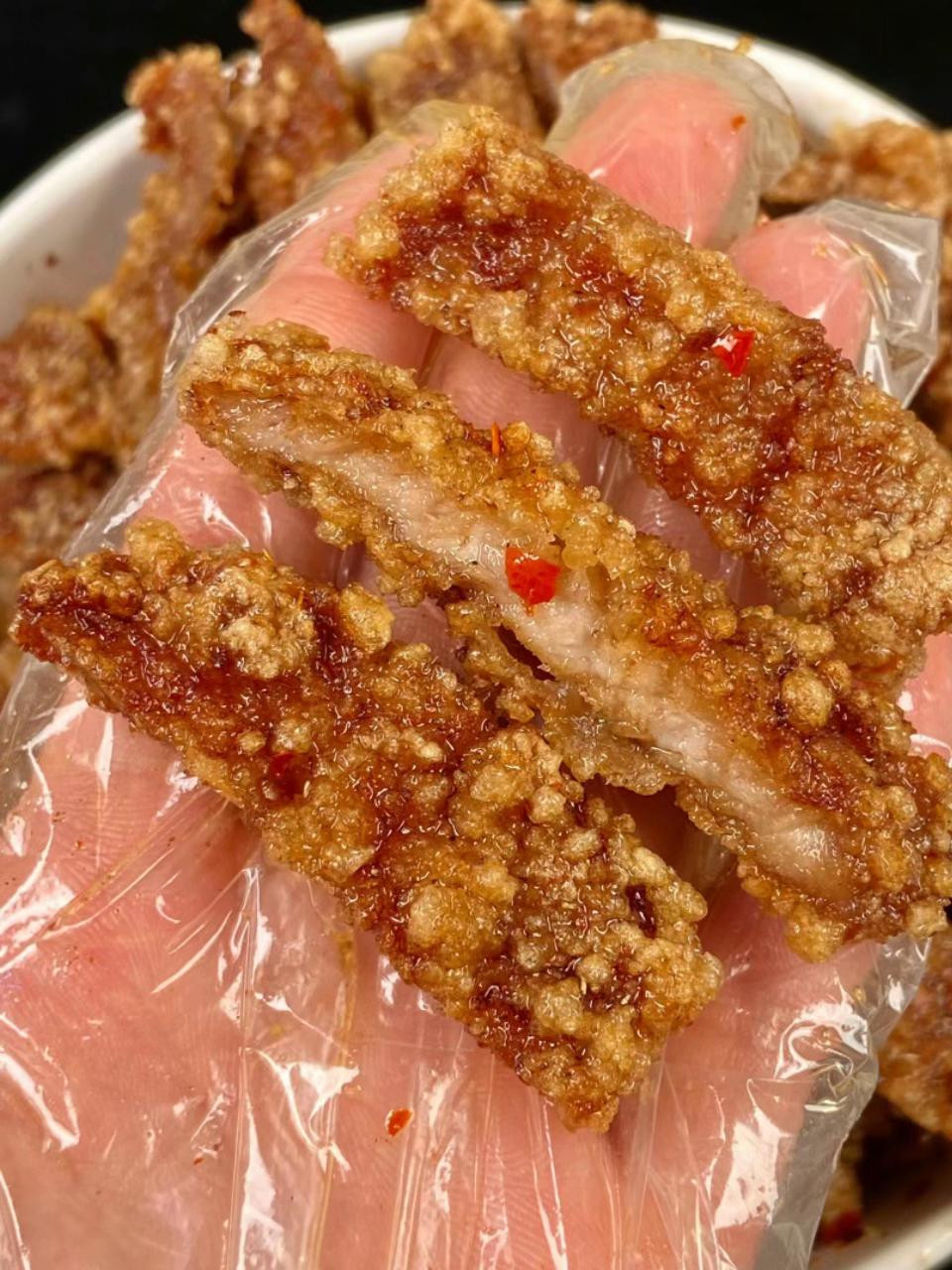 Công thức Cốt Lết Chiên Giòn: Thịt heo bằm mỏng, ướp gia vị và chiên giòn rụm