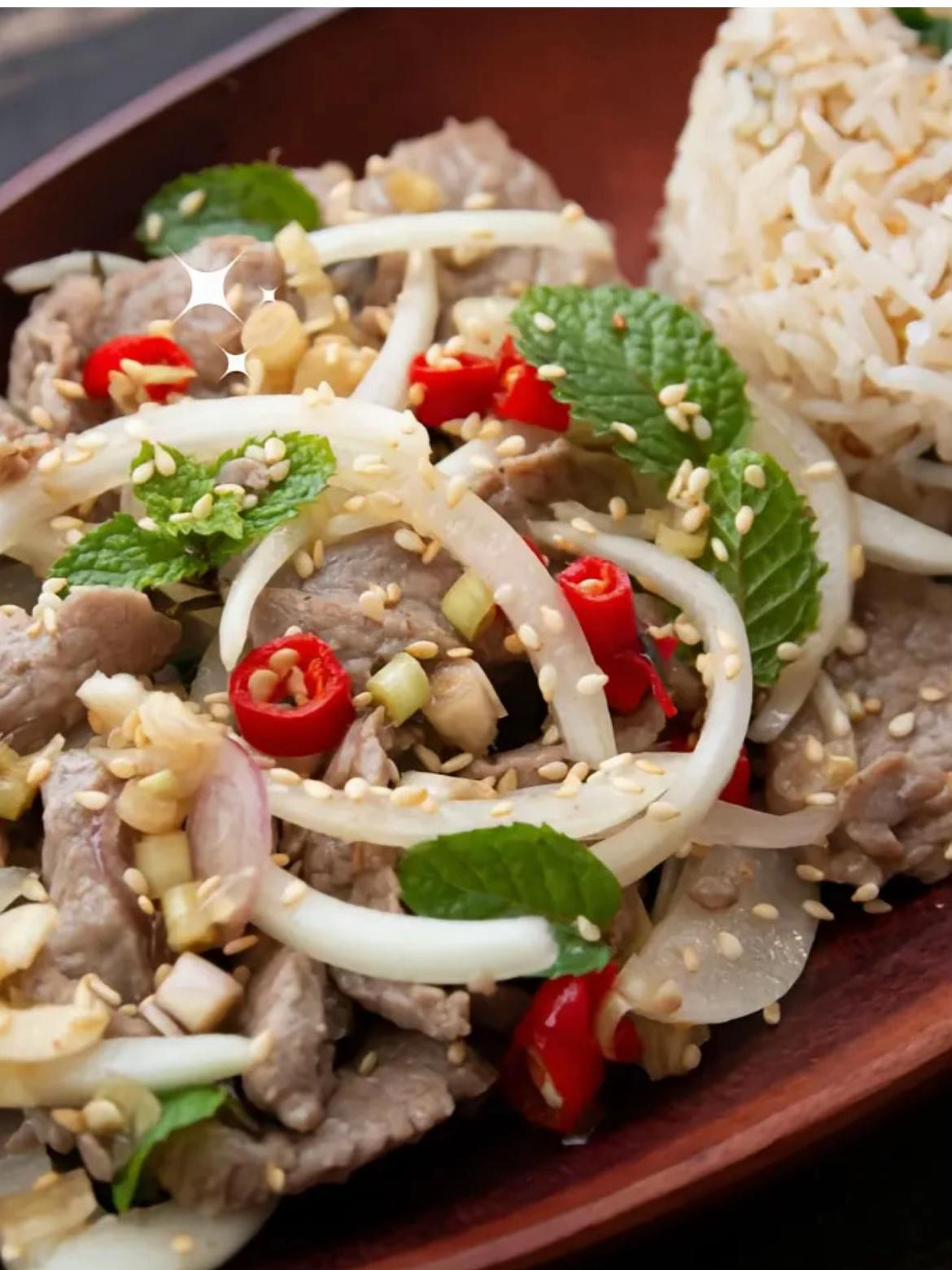 Công thức Gỏi Bò Sả Ớt kết hợp Cơm Chiên Tỏi thơm ngon, cách làm món nhậu tại nhà cực đơn giản