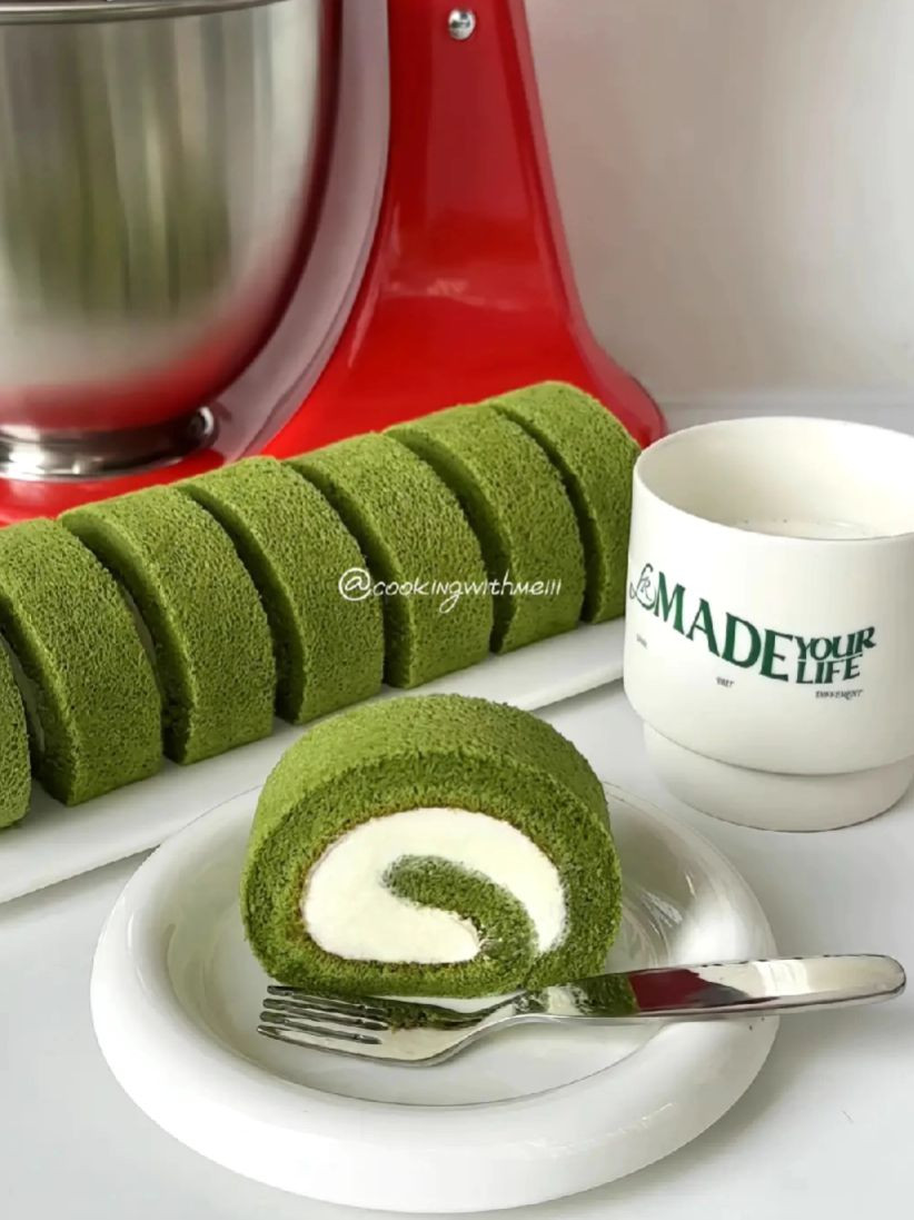 Công thức làm bánh cuộn Matcha (Matcha Roll Cake) với nhân kem béo ngậy