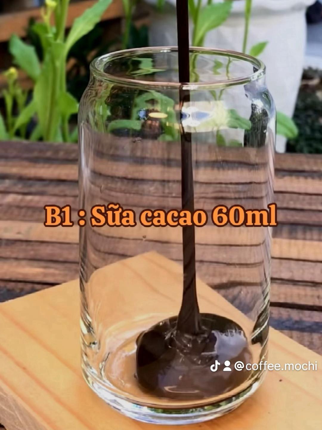 Công thức làm Cà Phê Mocha ngon tại nhà với sữa cacao và sữa tươi đánh bọt