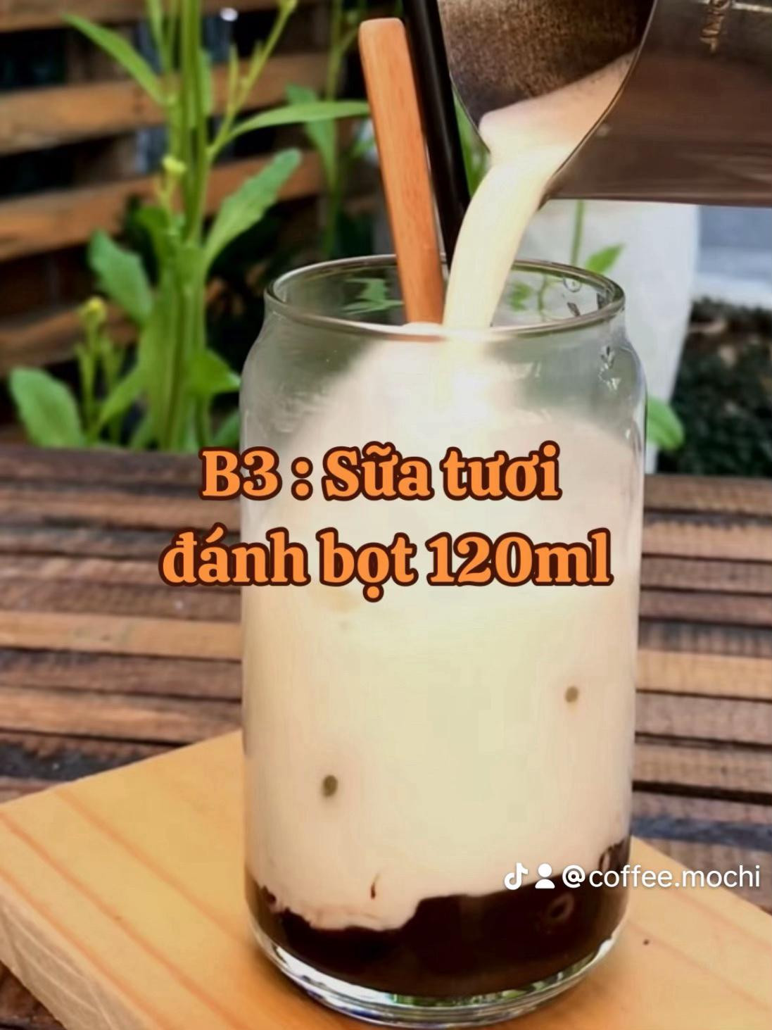 Công thức làm Cà Phê Mocha ngon tại nhà với sữa cacao và sữa tươi đánh bọt
