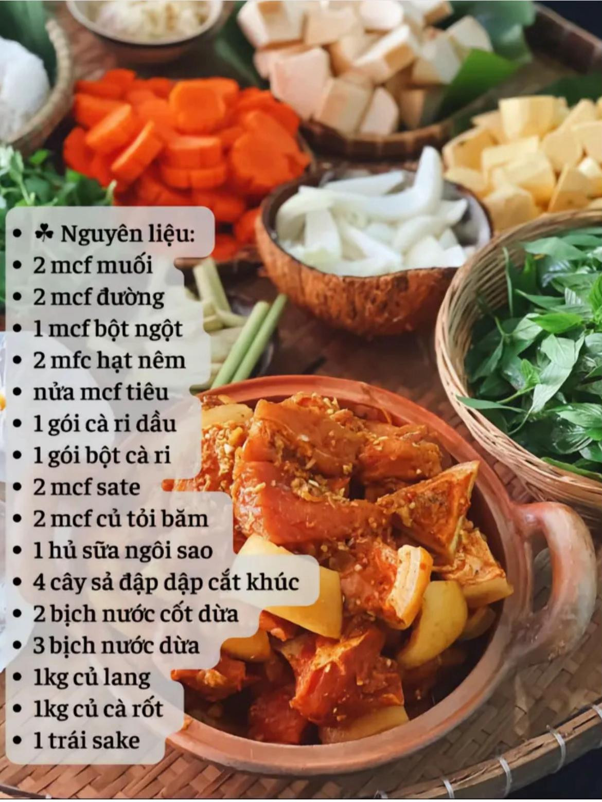 Công thức làm Cà Ri Nai nhà làm với thịt nai, khoai lang, cà rốt và nước cốt dừa ăn kèm bún bánh mì