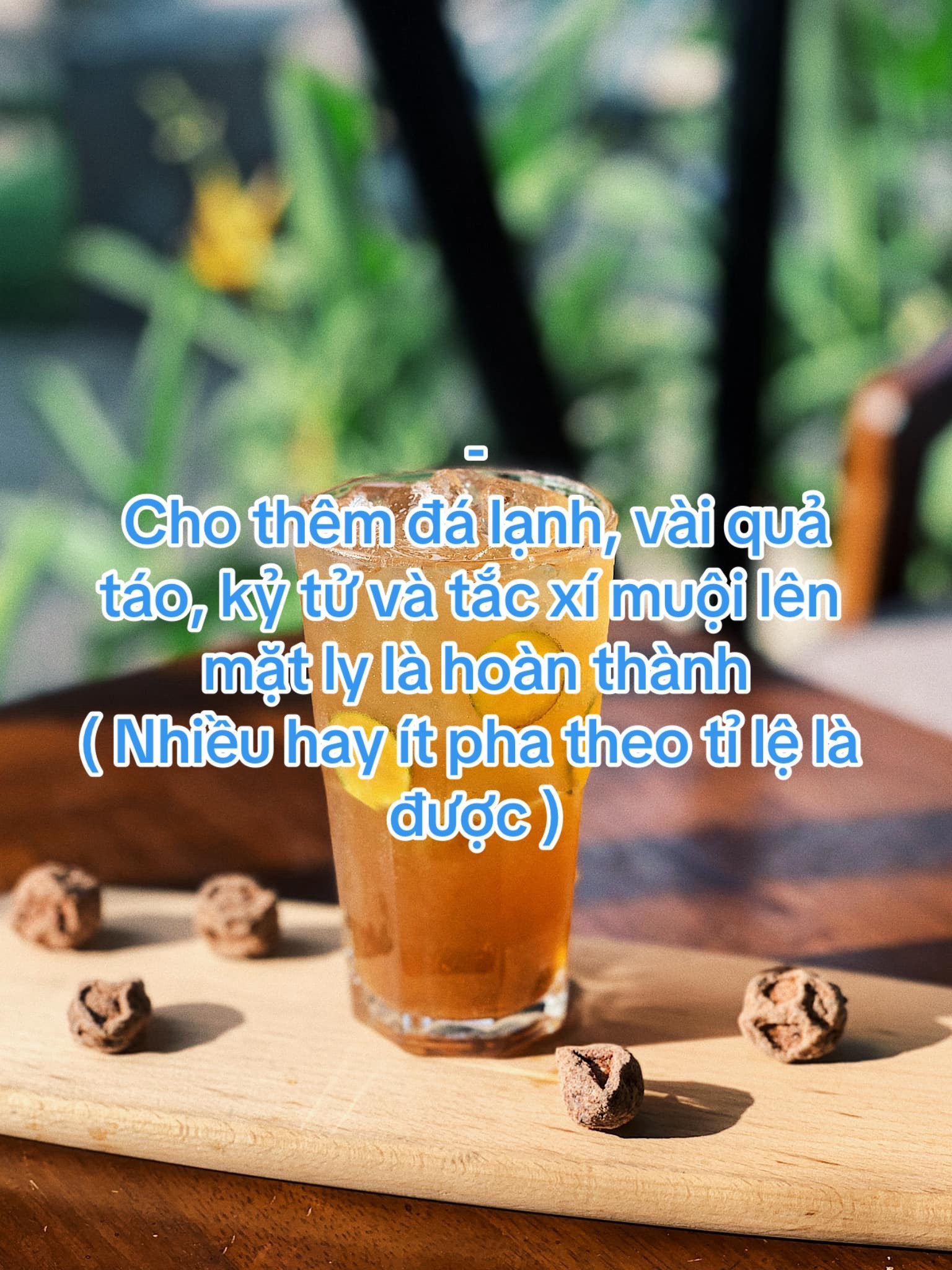 Công thức làm trà tắc xí muội thơm ngon mát lạnh với hồng trà, mật ong và đá