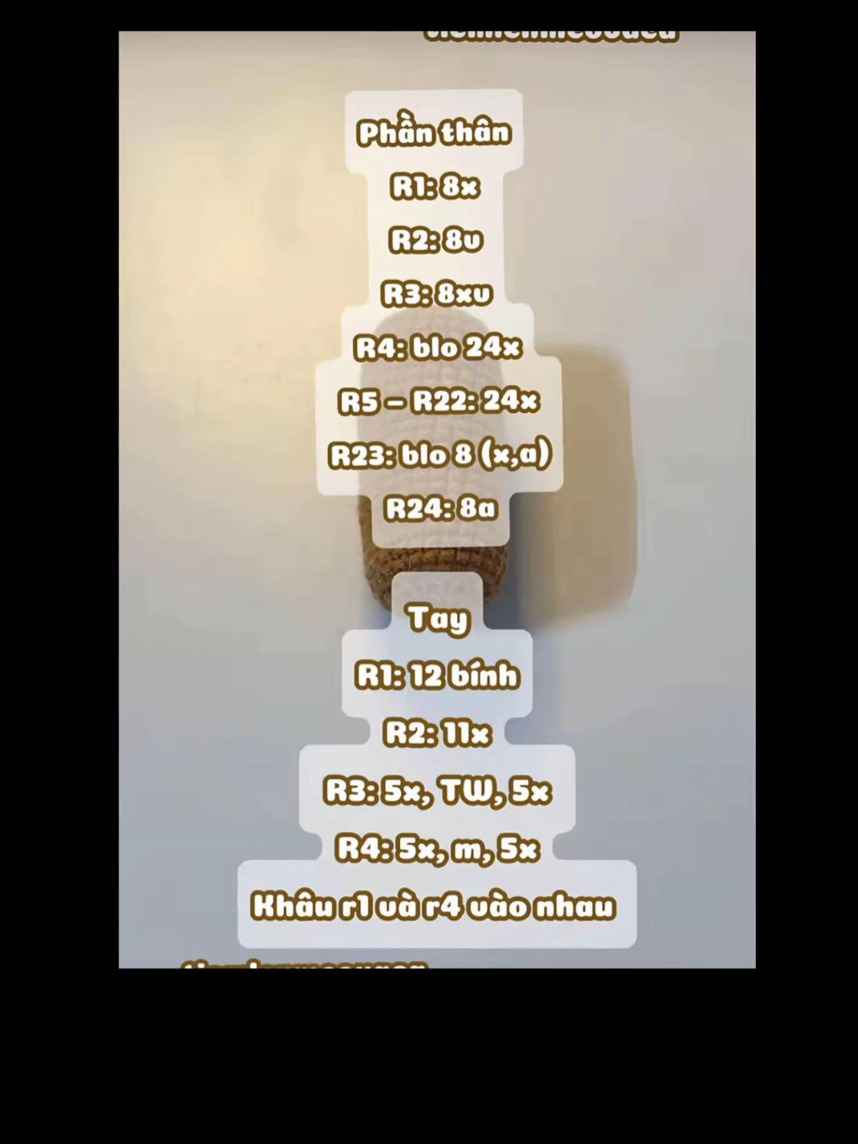 Công thức móc len nhân vật ngô vui nhộn màu nâu