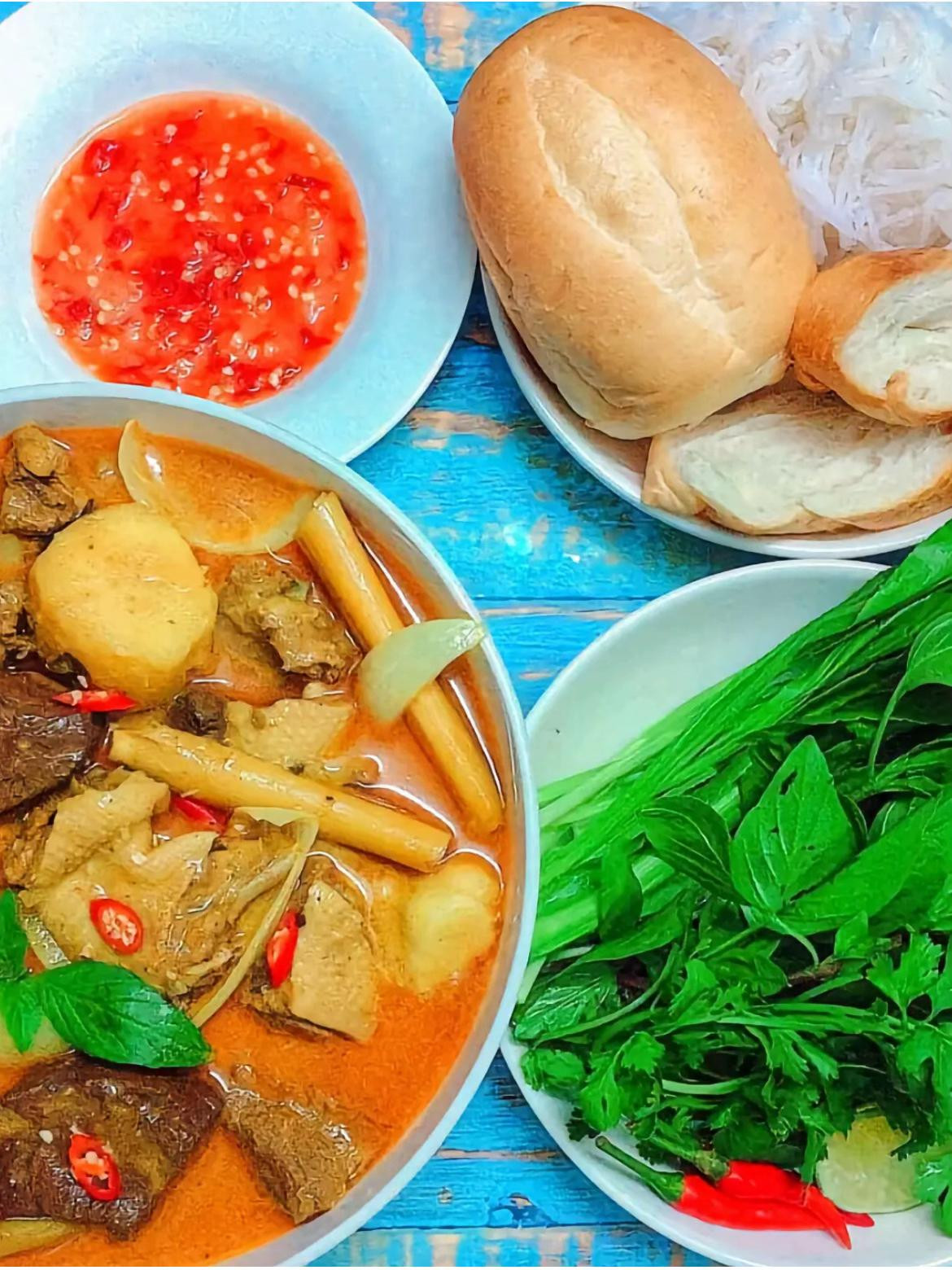 Công thức nấu món Cà Ri Vịt thơm ngon với khoai môn, khoai lang và huyết vịt