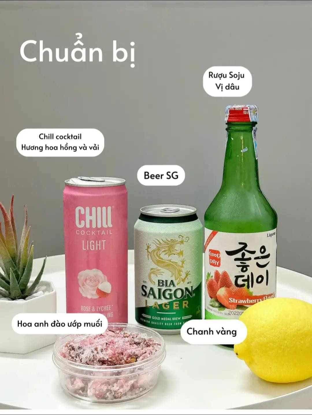 Công thức pha chế tiệc tùng cuối tuần: Cocktail bia SG, soju dâu và hoa anh đào ướp muối
