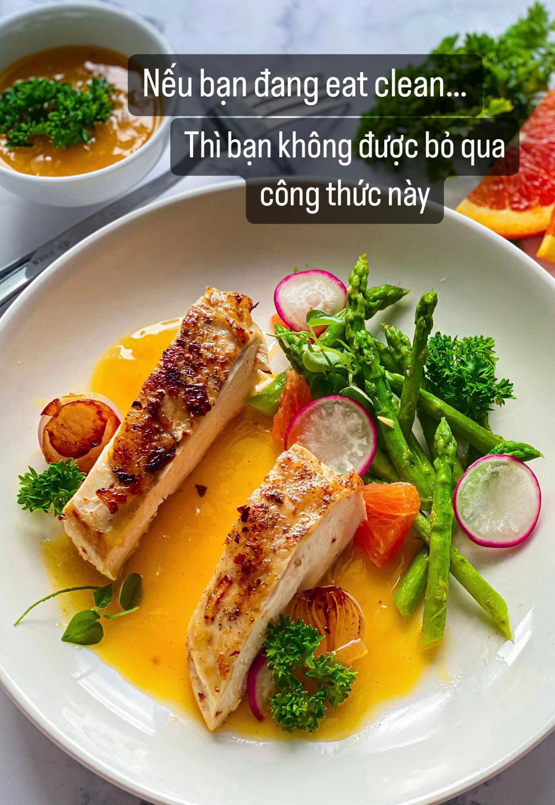 Công thức ức gà sốt cam ăn kèm măng tây xào bơ tỏi, món ngon eat clean đơn giản