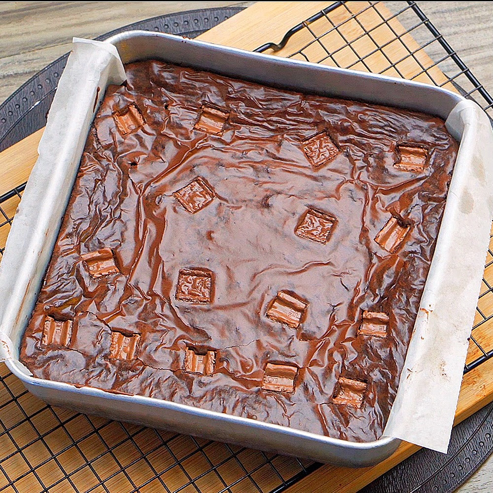Crinkle Top Fudgy Brown Butter Brownies - Viral Reddit Recipe
