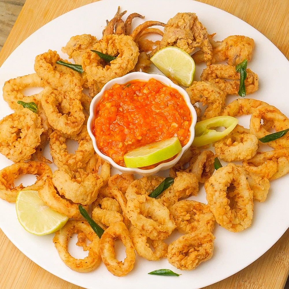 Crispy Fried Calamari with Homemade Marinara Sauce, Golden Crunchy Squid Rings